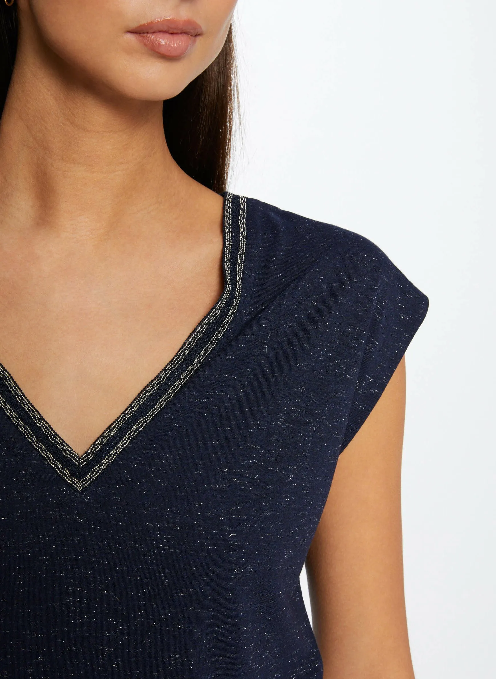 MORGAN DAYA  CAMISETA CON CUELLO DE PICO EN AZUL