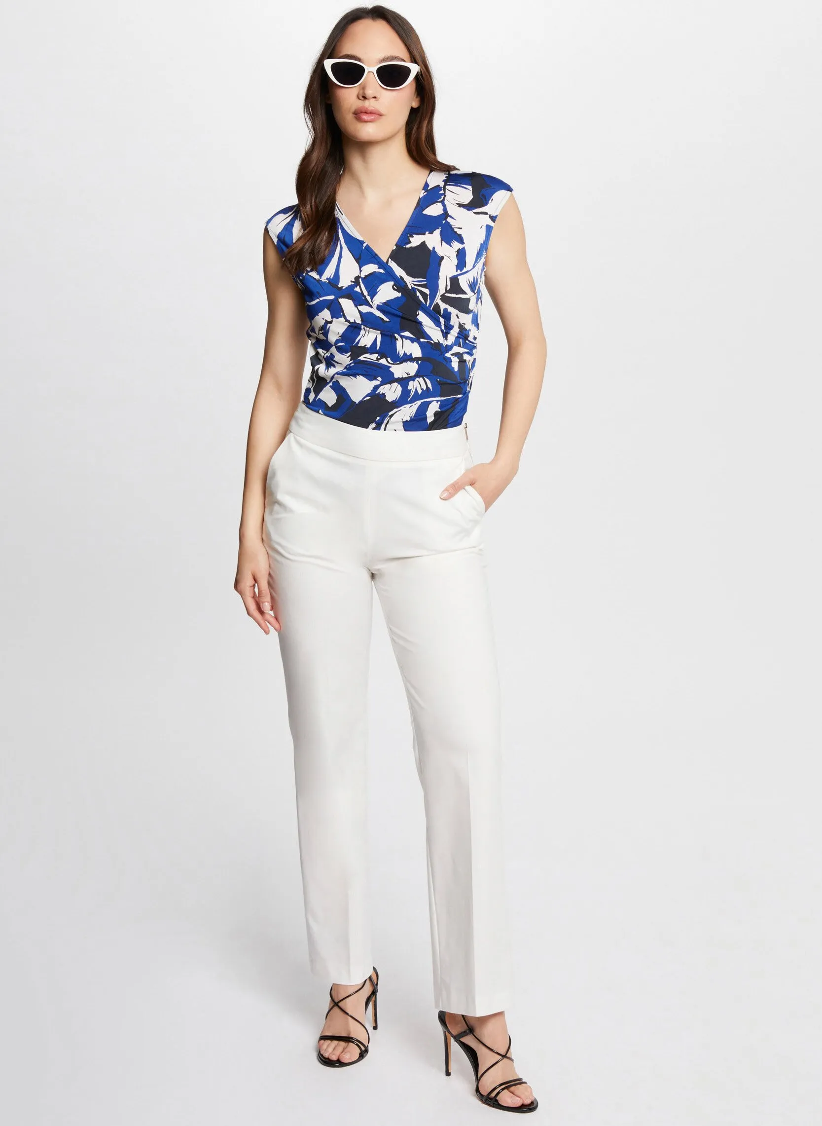 MORGAN DRYM  CAMISETA AJUSTADA CON CUELLO EN V ESTAMPADO EN MULTICOLOR