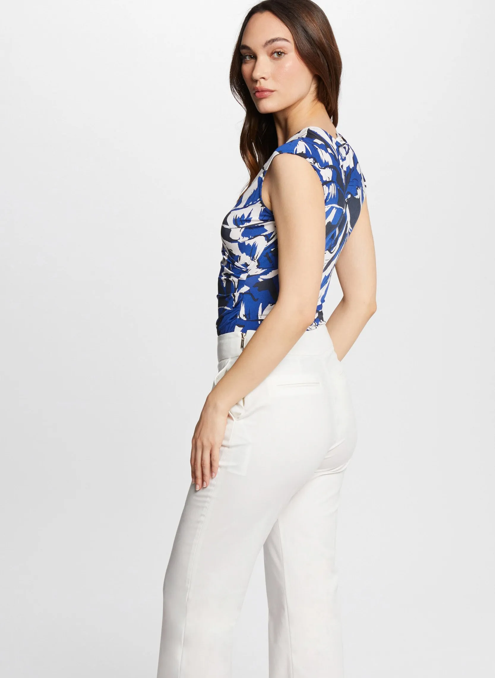 MORGAN DRYM  CAMISETA AJUSTADA CON CUELLO EN V ESTAMPADO EN MULTICOLOR