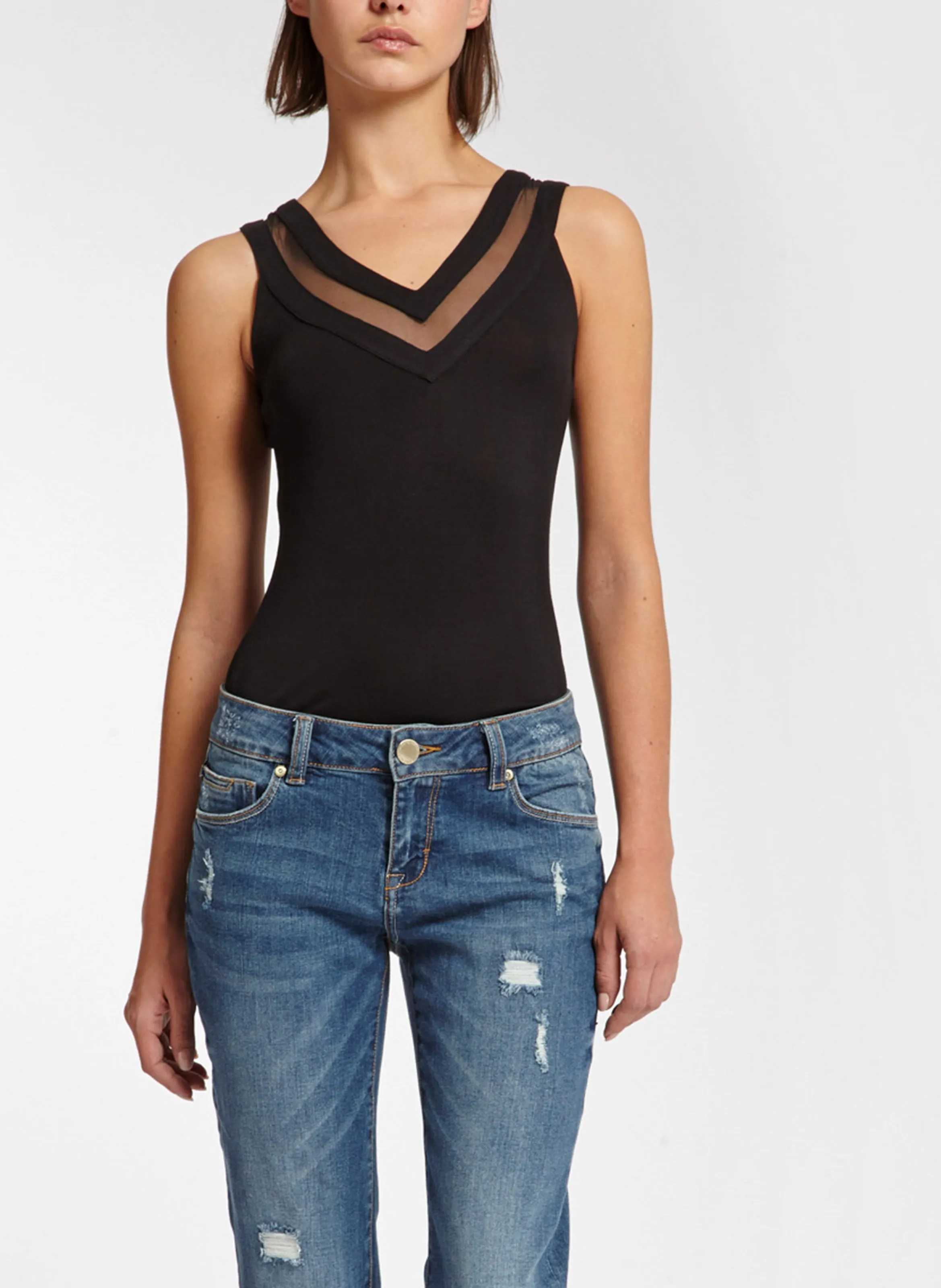 MORGAN DZANA.N  CAMISETA DE TIRANTES CON CUELLO DE PICO EN NEGRO
