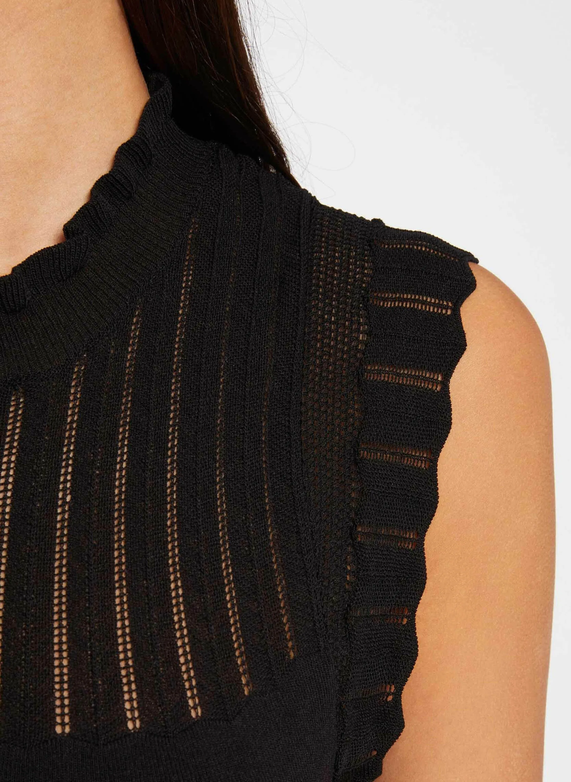 MORGAN MSNOW  TOP CON CUELLO REDONDO EN NEGRO