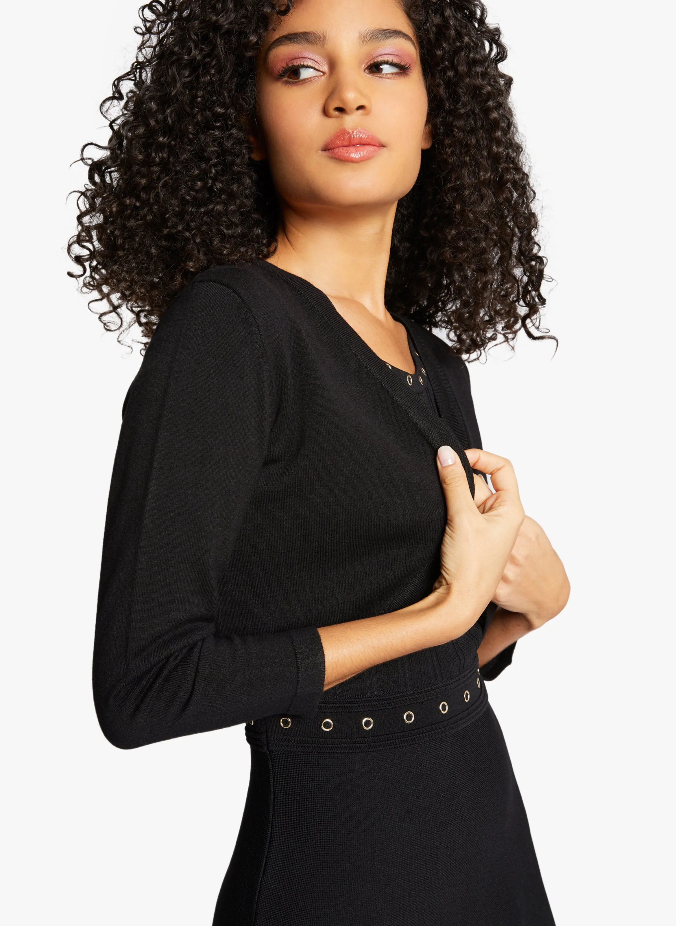MORGAN MTIRA.N  BOLERO CON CUELLO DE PICO Y CORTE AJUSTADO EN NEGRO