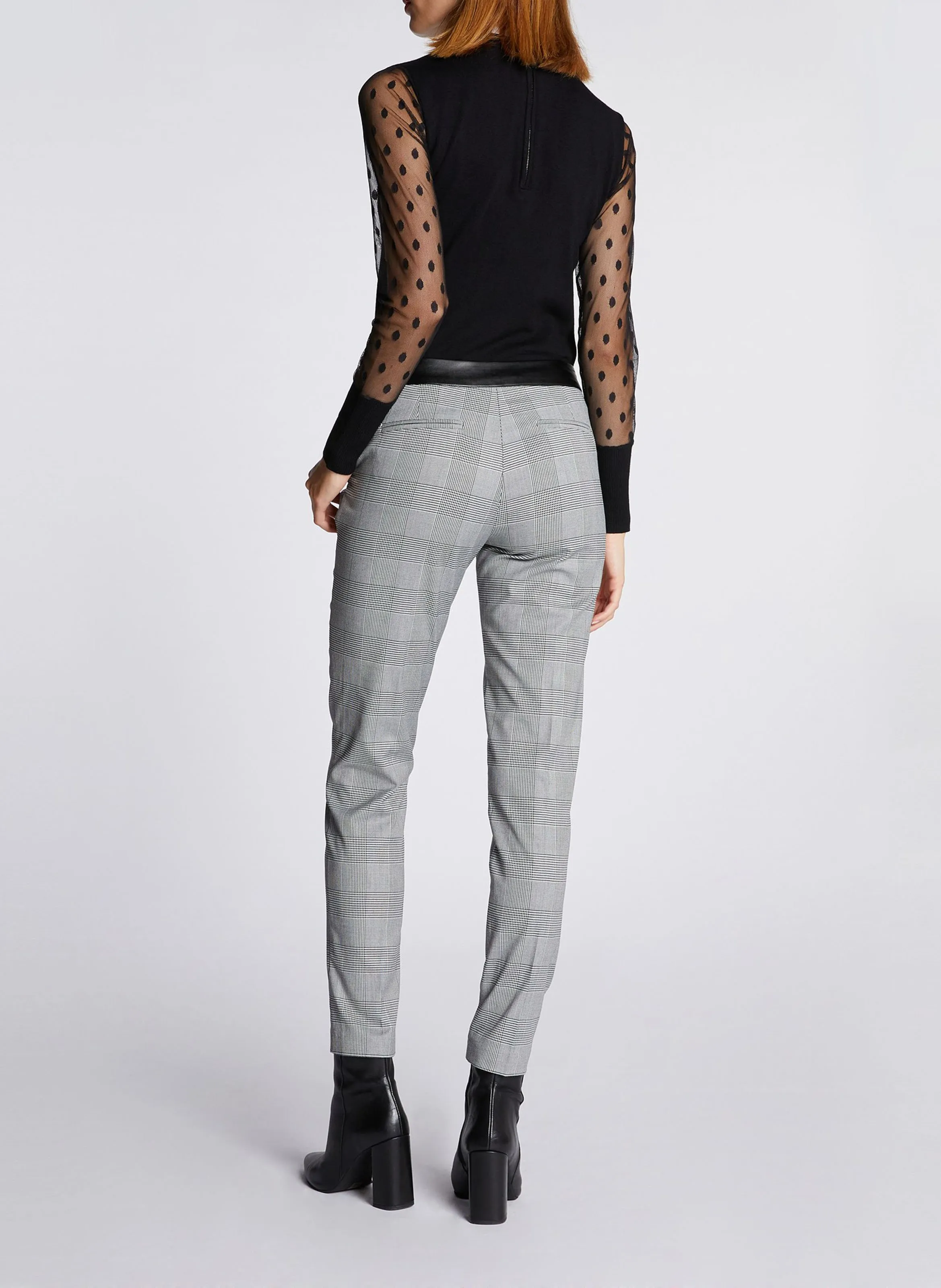 MORGAN MTOU.N  TOP CON CUELLO ALTO Y MANGAS DE PLUMETI EN NEGRO