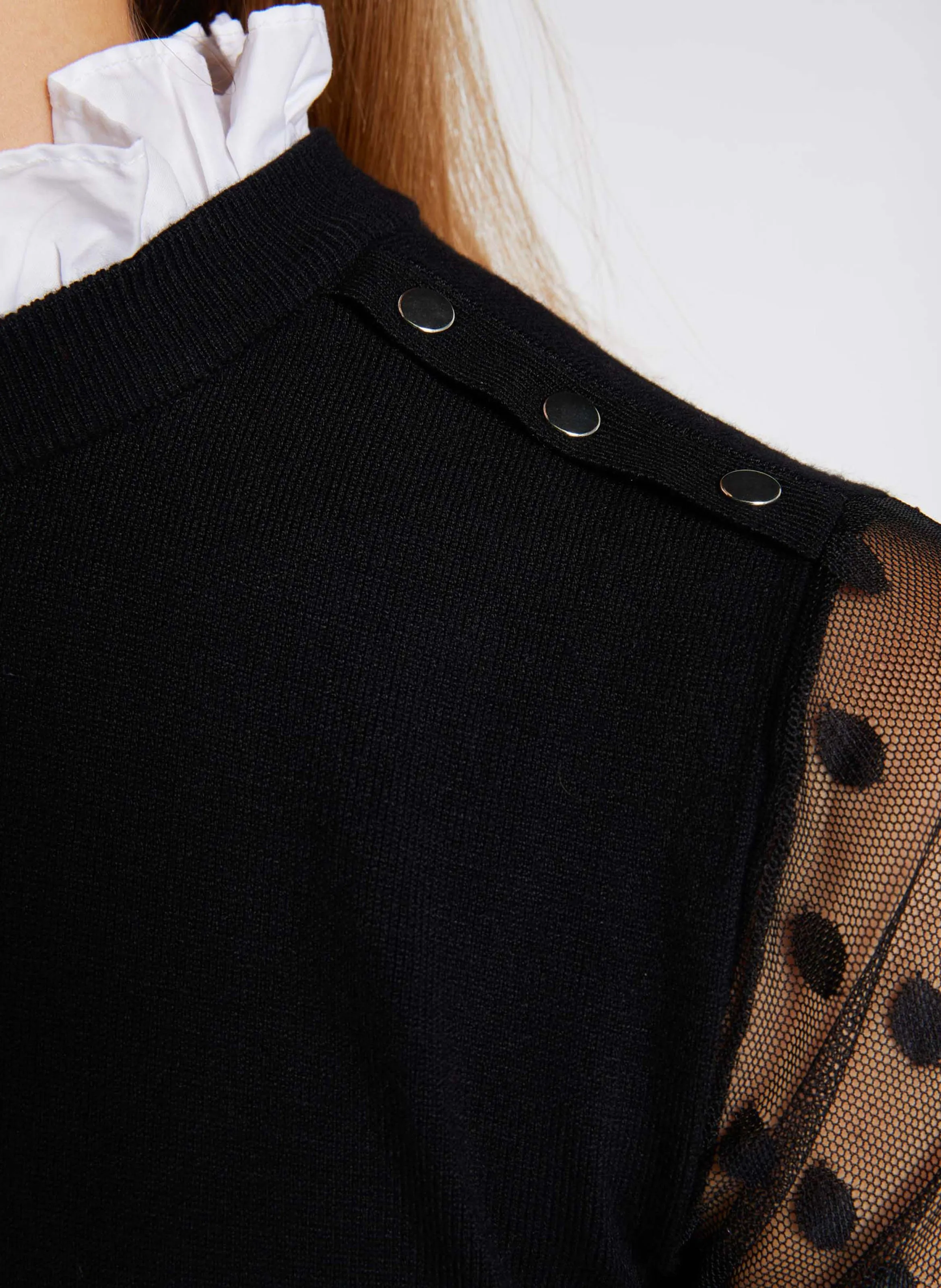 MORGAN MTOU.N  TOP CON CUELLO ALTO Y MANGAS DE PLUMETI EN NEGRO