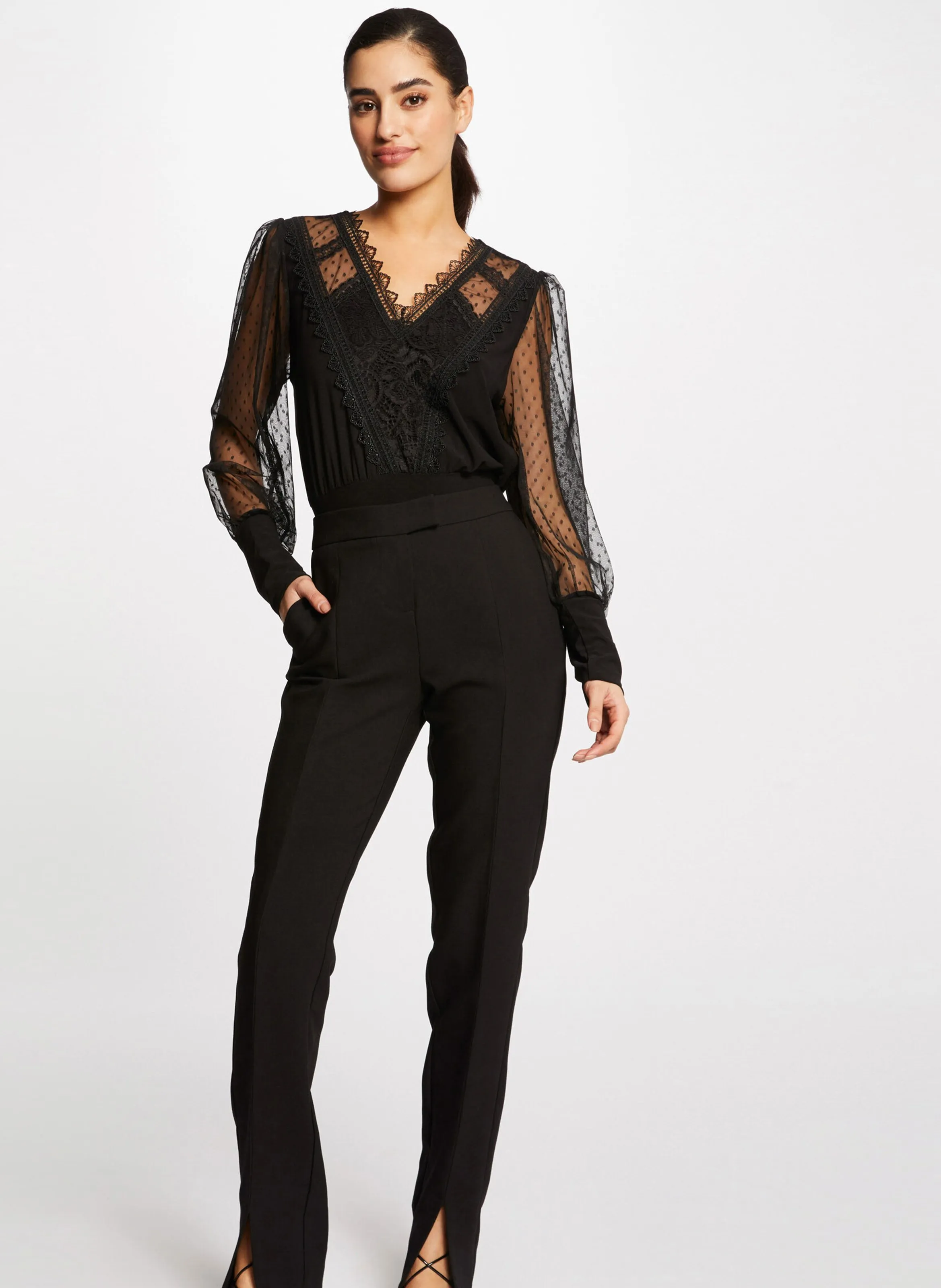 MORGAN TAGADA  TOP CON CUELLO DE PICO EN NEGRO
