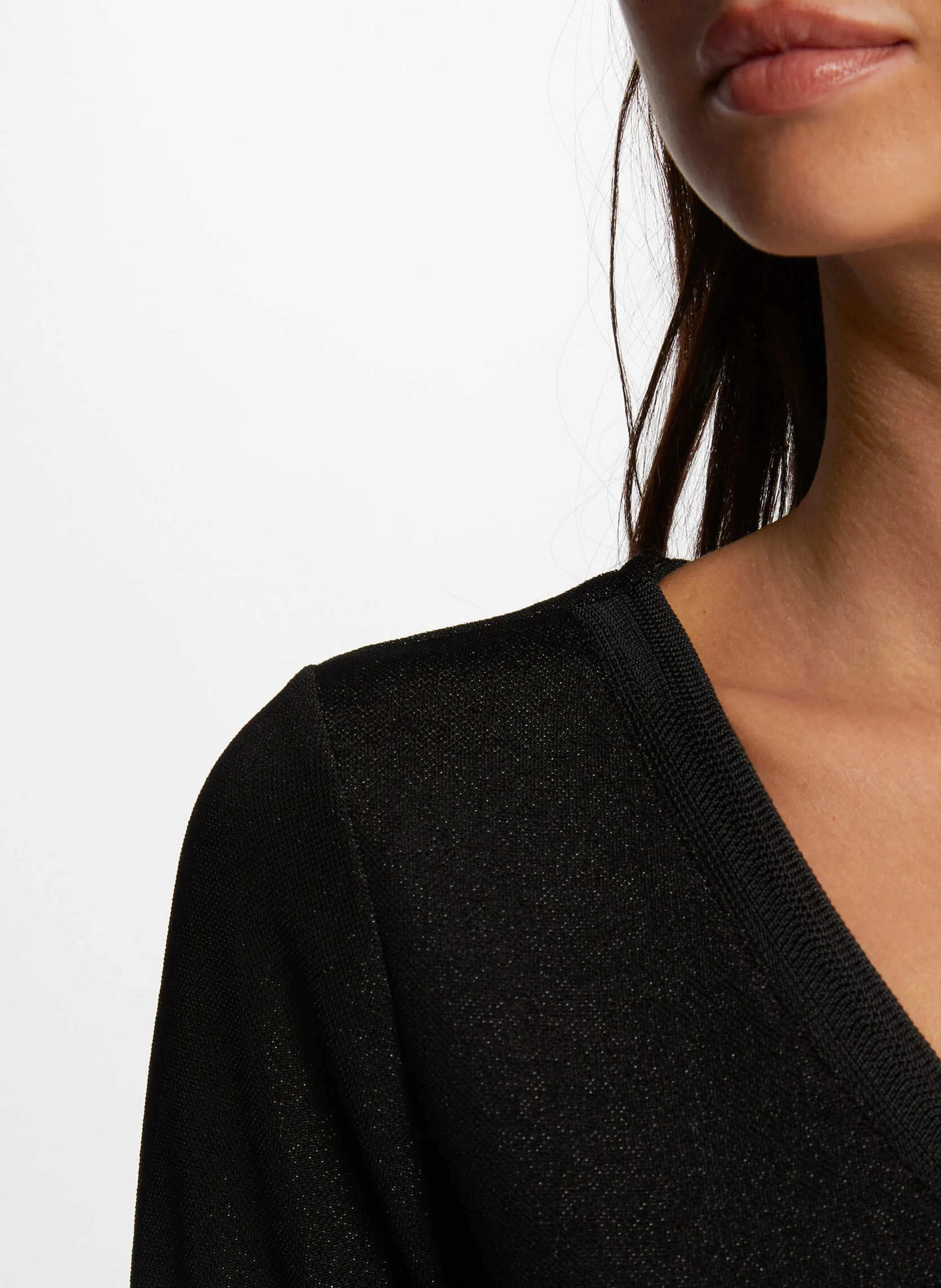 MORGAN TIWI  TOP CON CUELLO DE PICO EN NEGRO