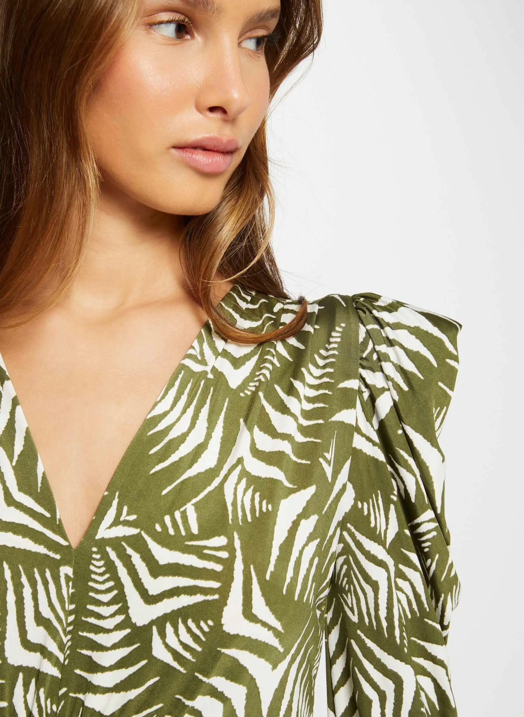 MORGAN TKAKI  TOP RECTO ESTAMPADO VEGETAL Y FRUNCES EN MULTICOLOR