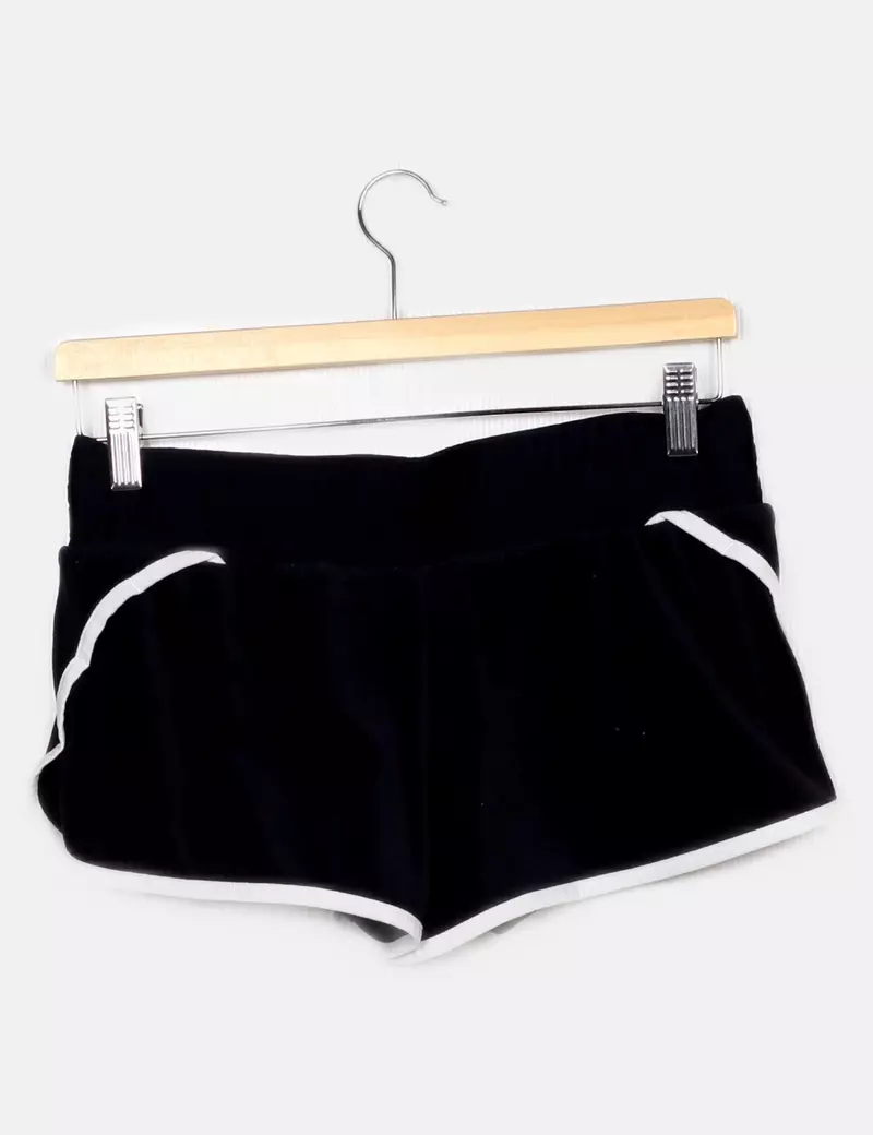 Nike Pantalones de chándal y joggers Cortos