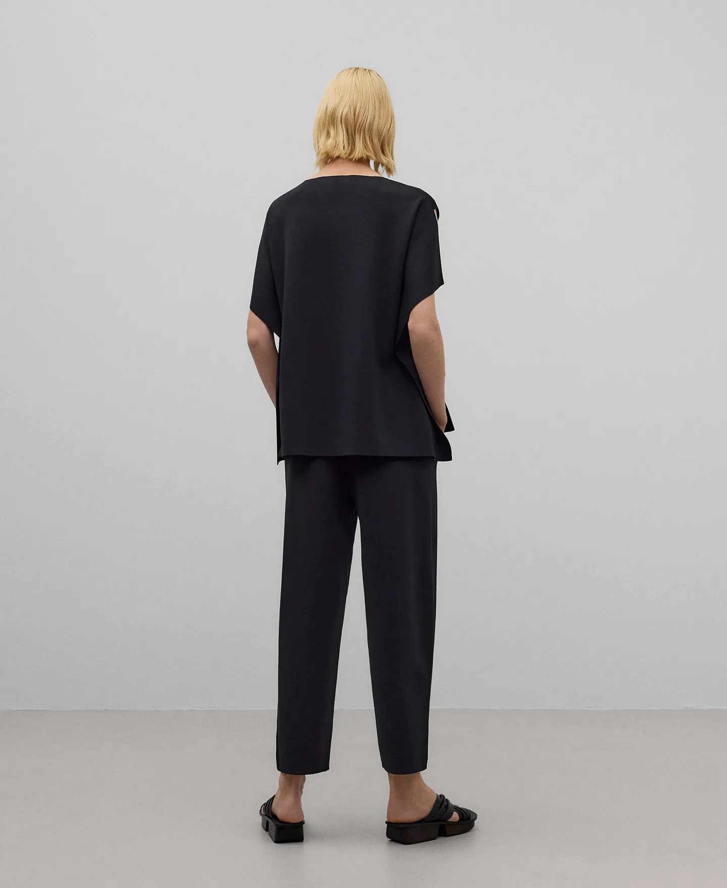 Pantalón banana punto goma negro mujer