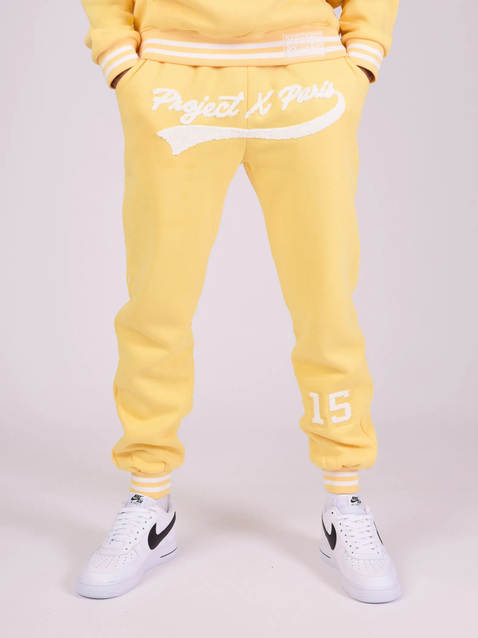 Pantalones de chándal universitarios con logotipo
