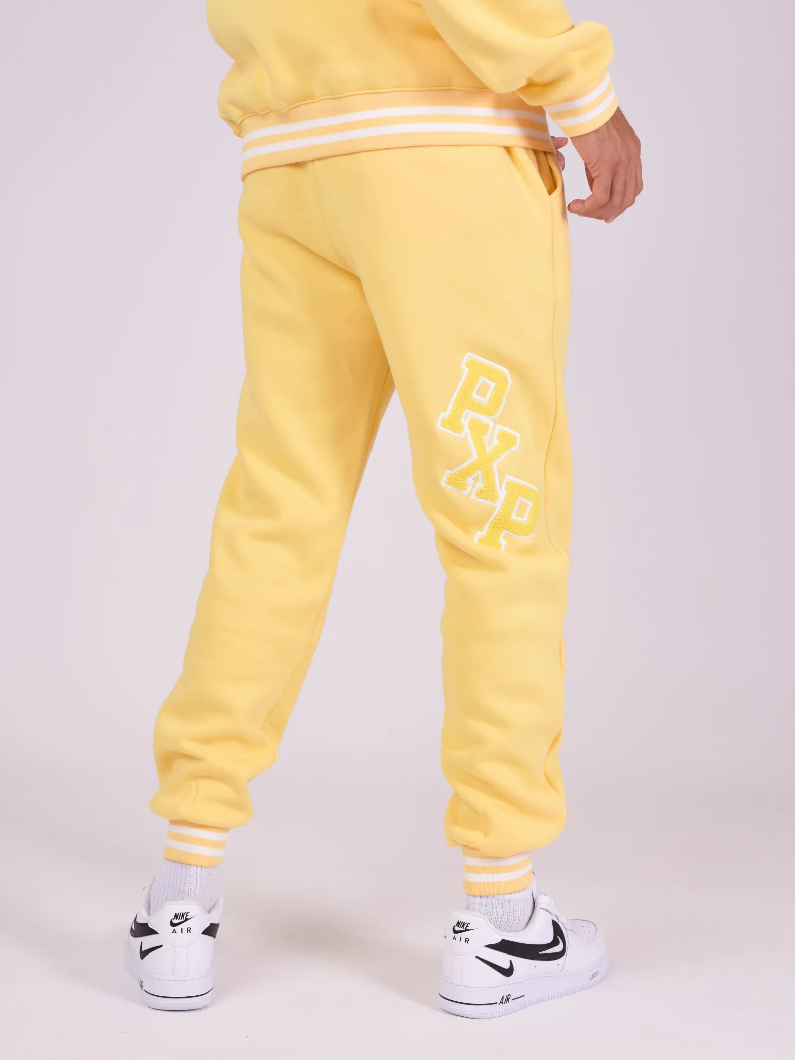 Pantalones de chándal universitarios con logotipo