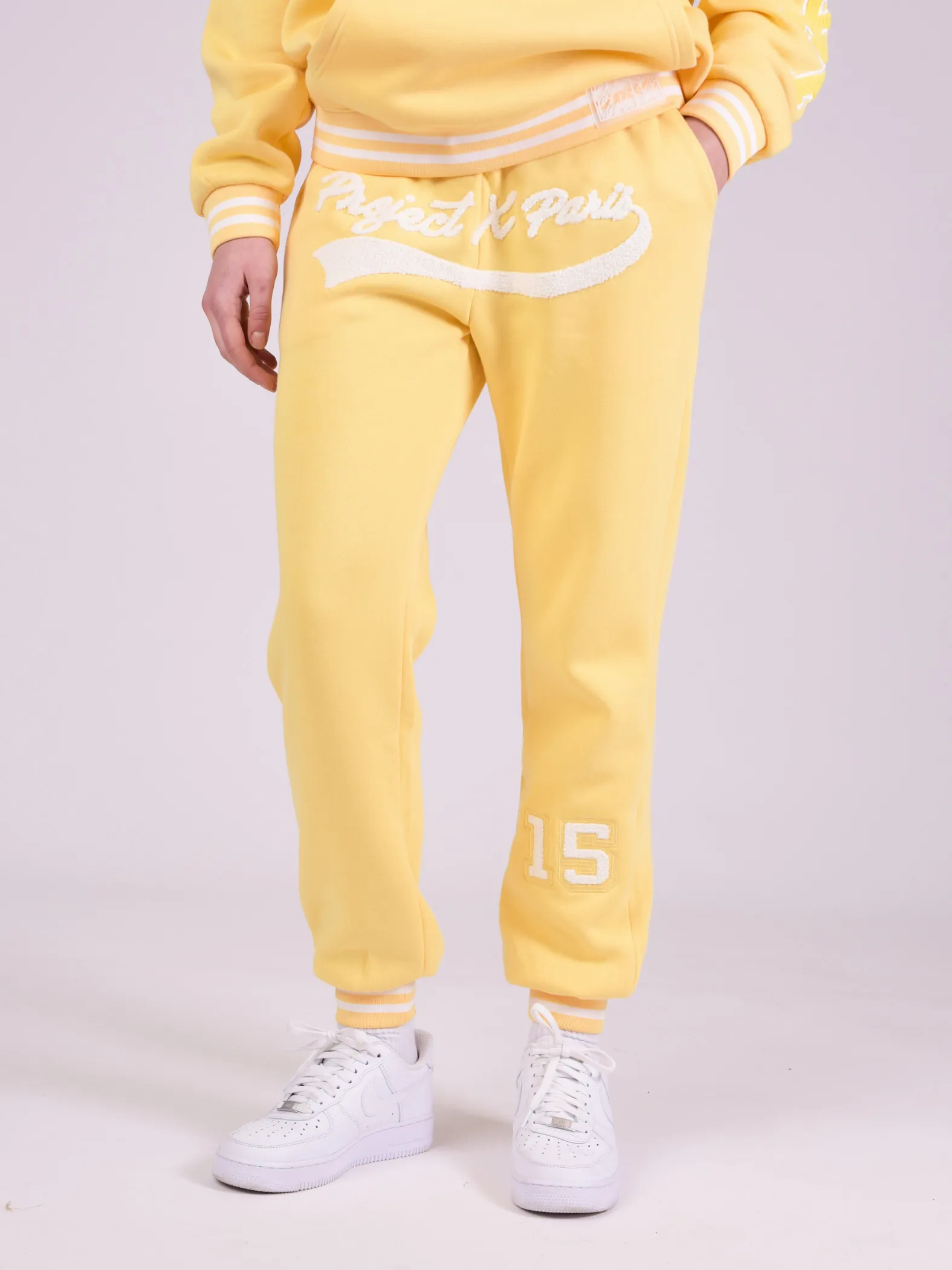 Pantalones de chándal universitarios con logotipo