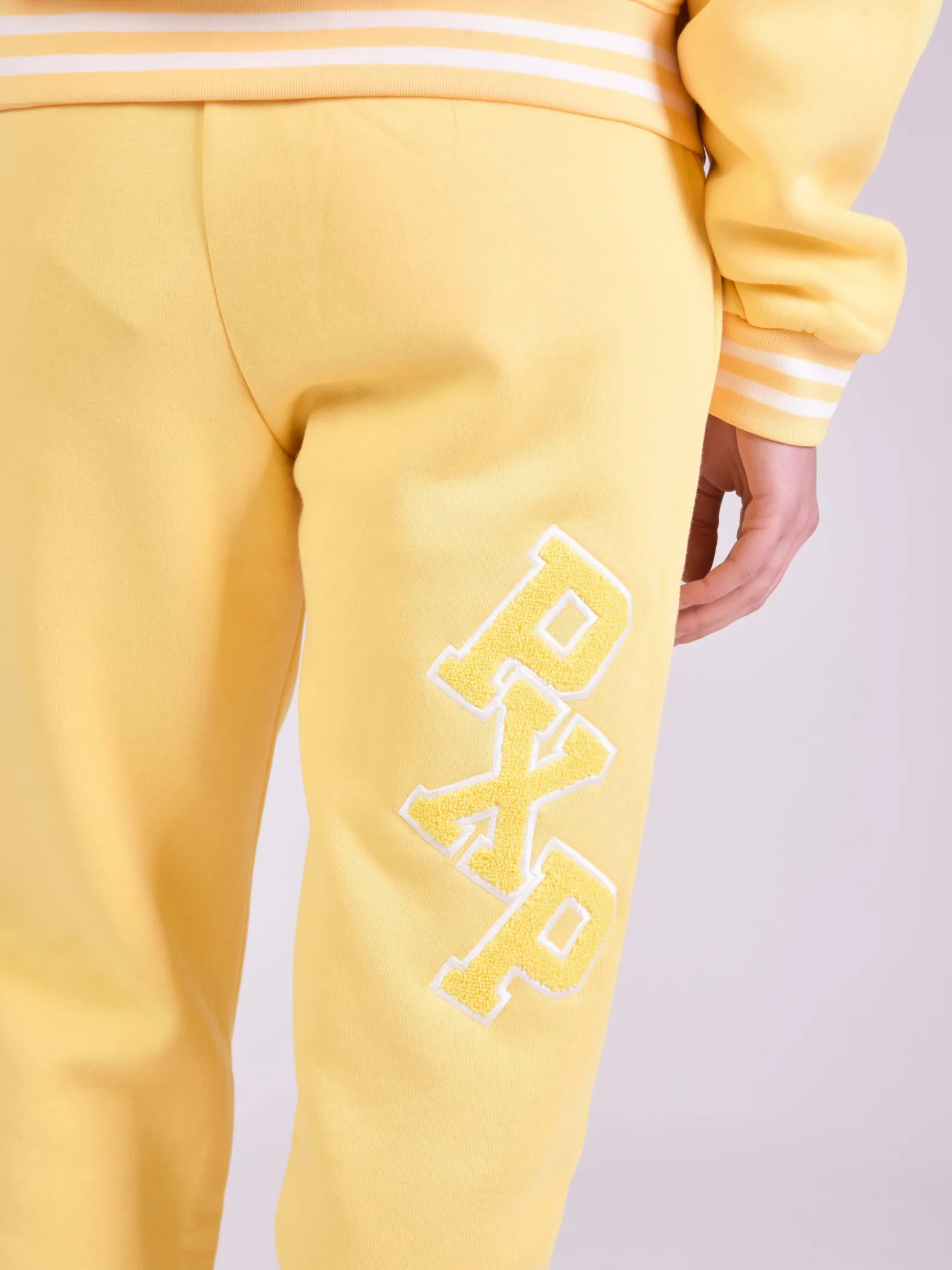 Pantalones de chándal universitarios con logotipo