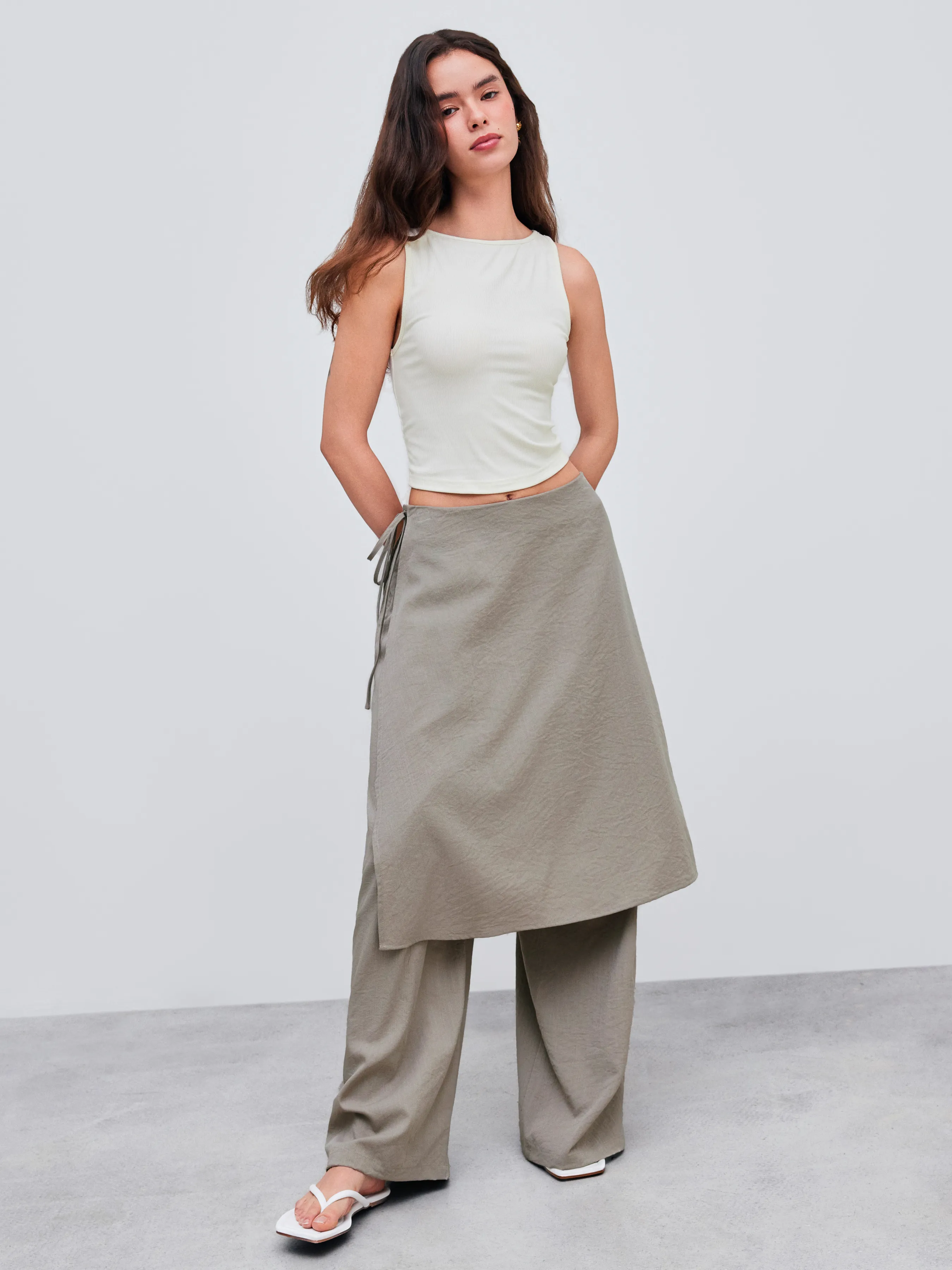 Pantalón ancho tejido de talle medio con nudo sólido