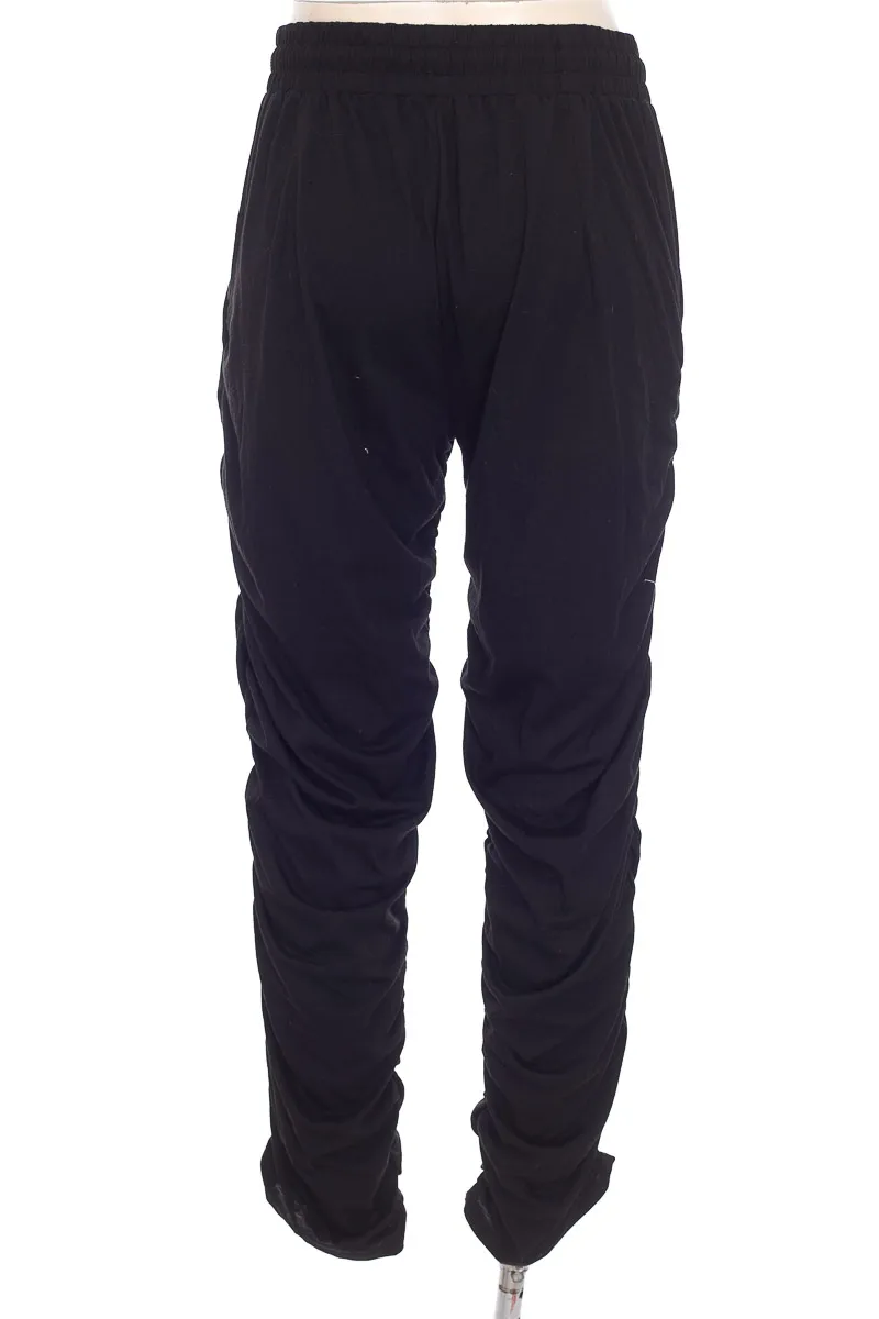 PANTALóN COLOR NEGRO  CLOSEANDO