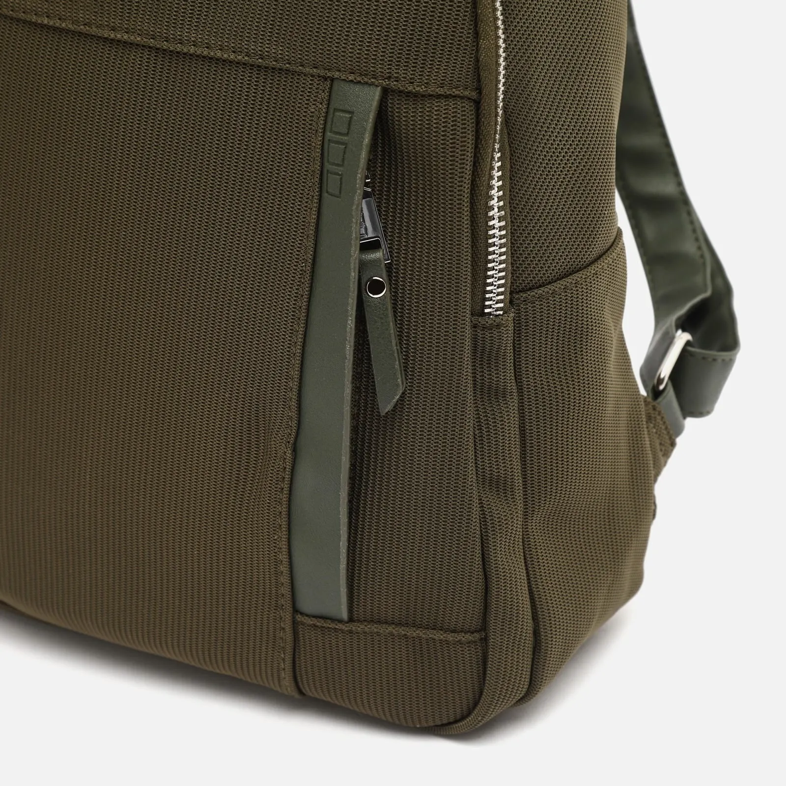 Pedrina mochila antirrobo