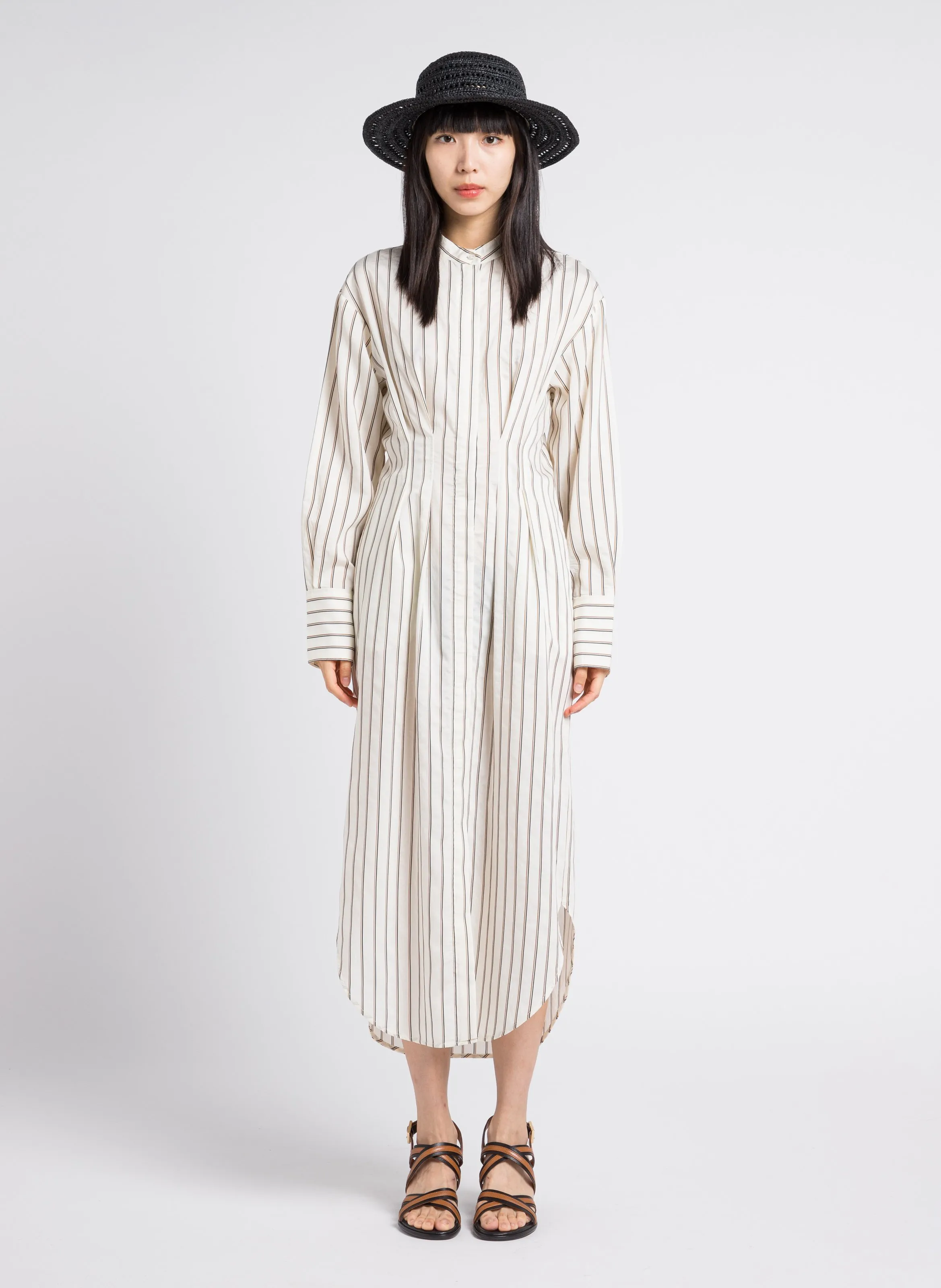 SABOSSE  VESTIDO LARGO AJUSTADO CON CUELLO MAO EN BLANCO