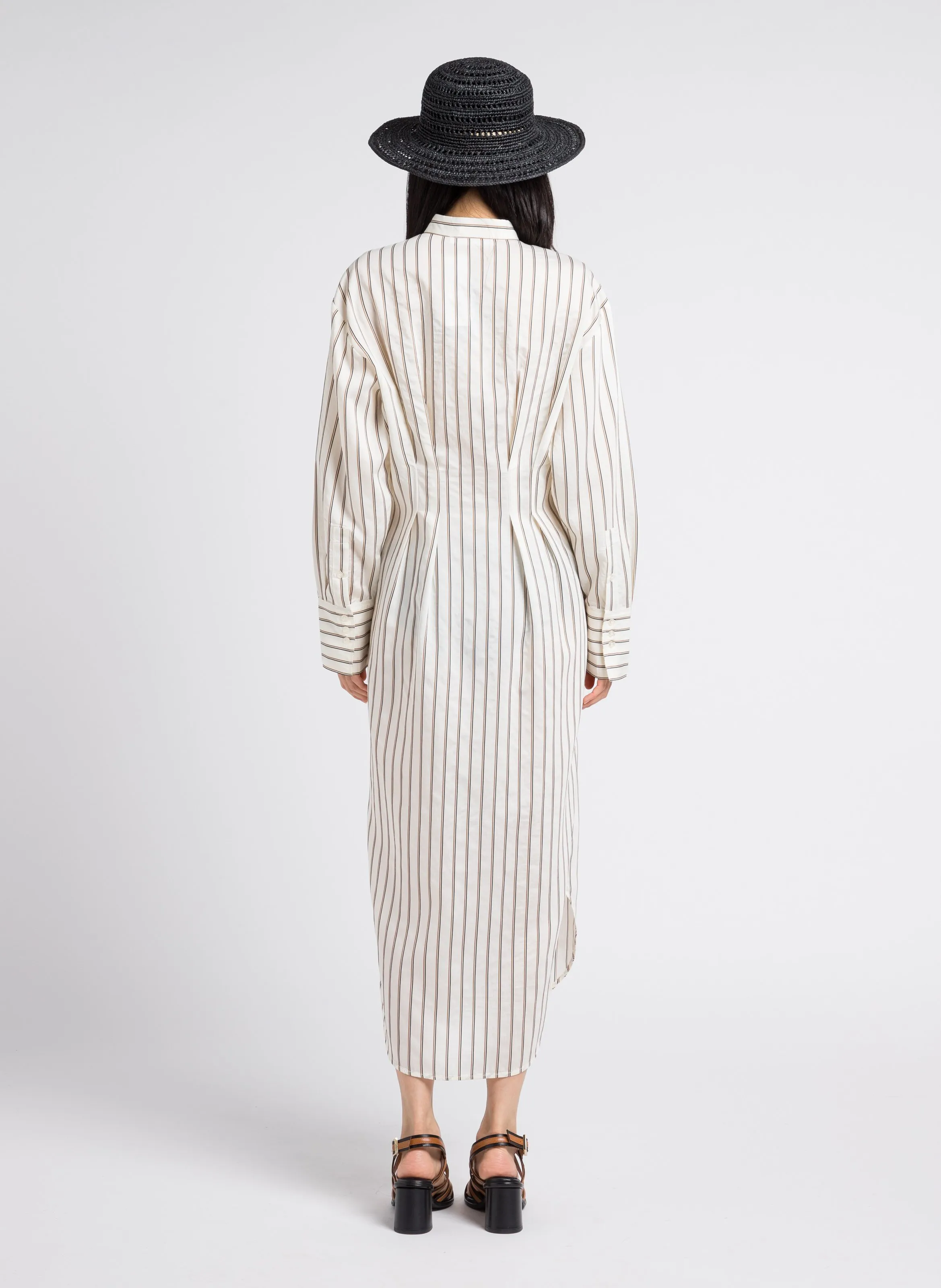 SABOSSE  VESTIDO LARGO AJUSTADO CON CUELLO MAO EN BLANCO