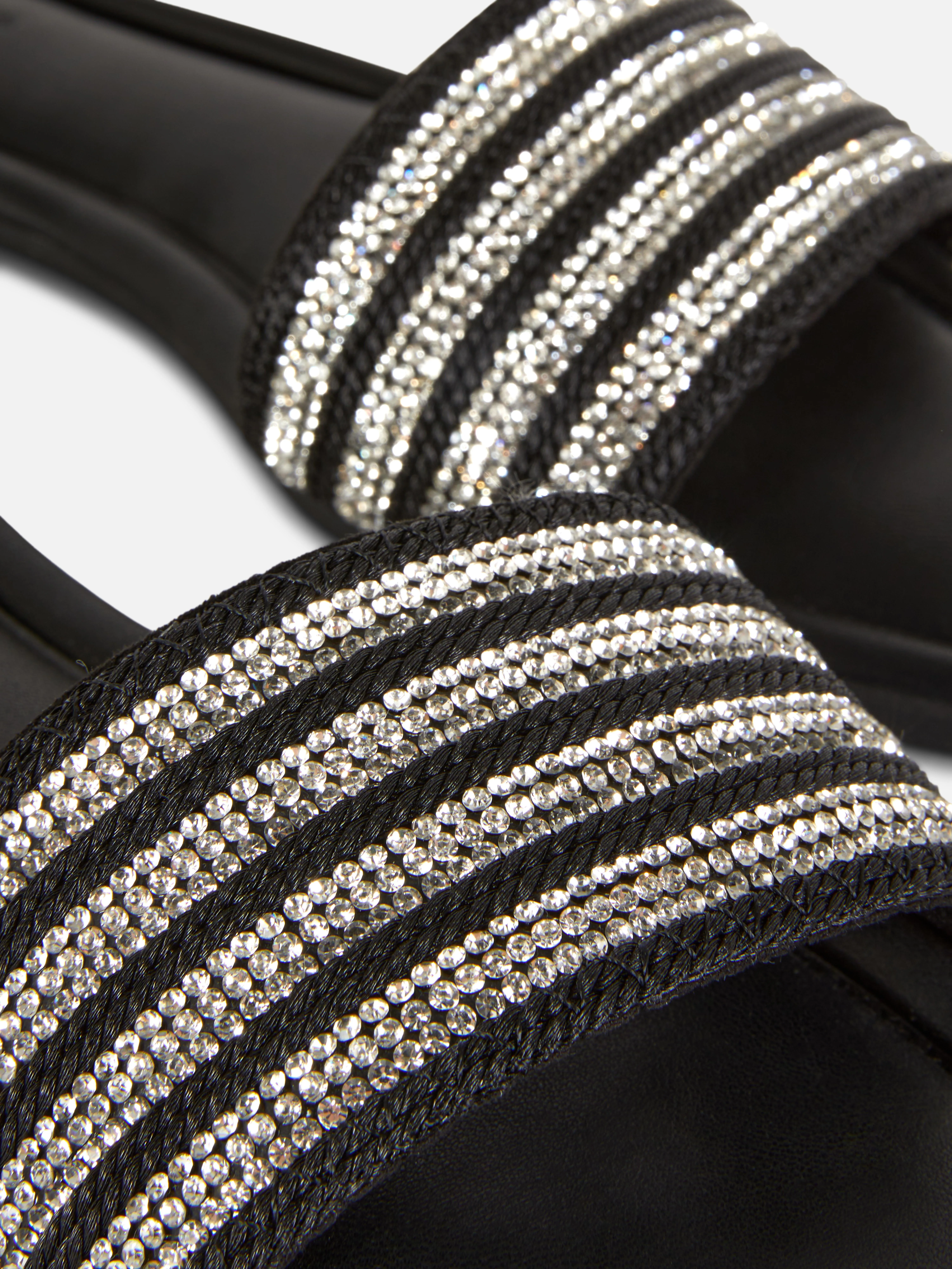Sandalias con tira de strass