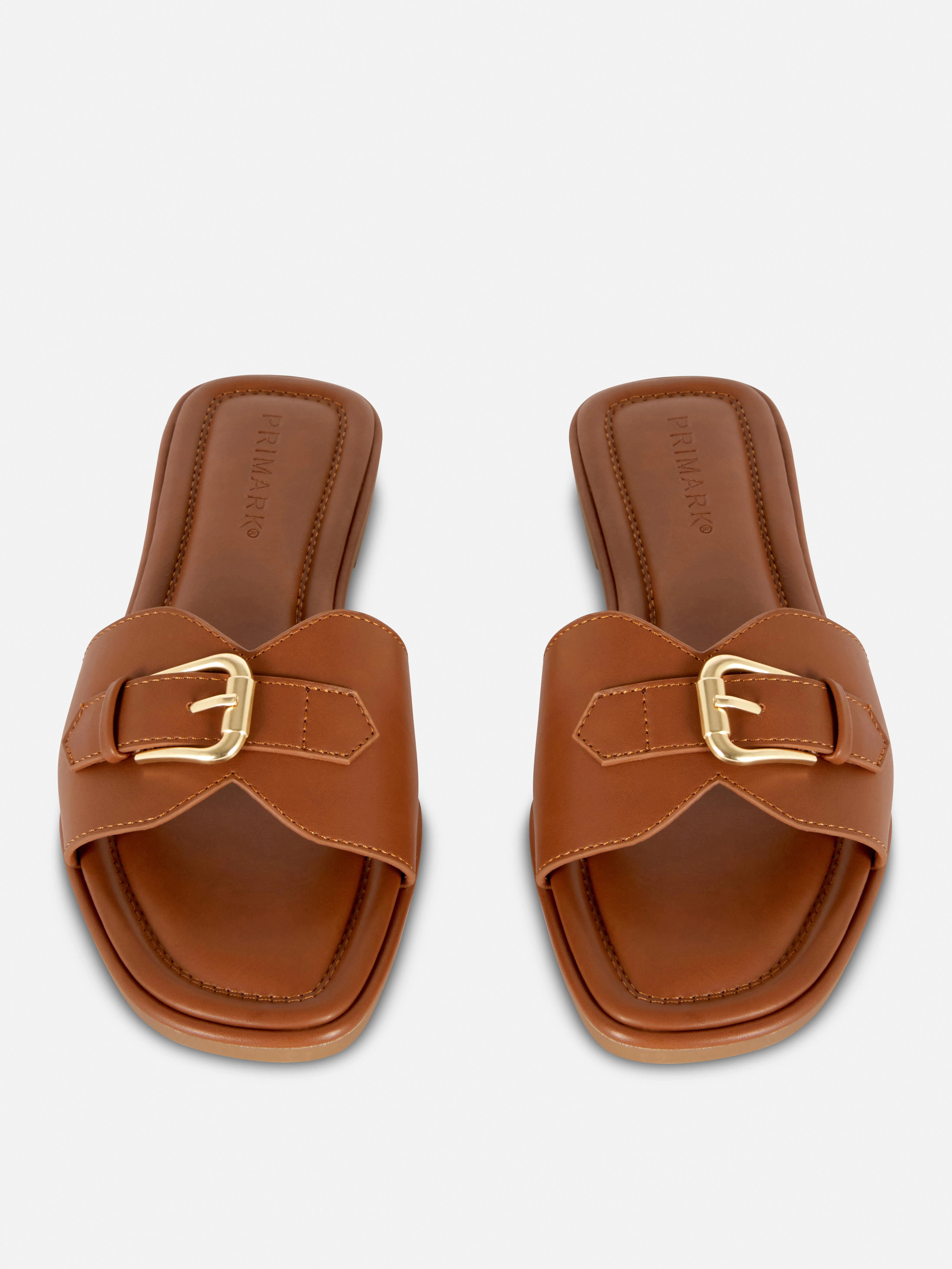 Sandalias con tira y hebilla
