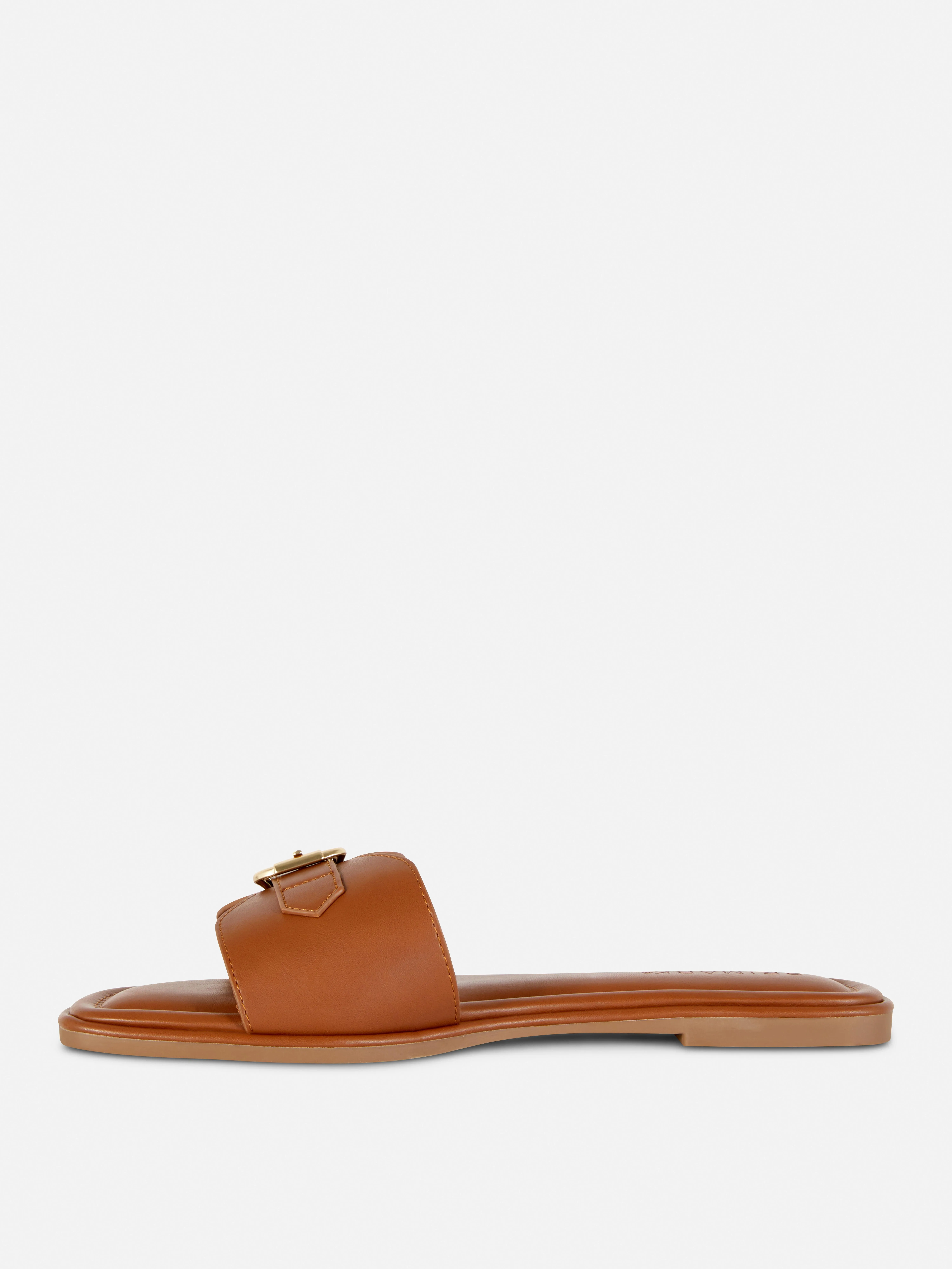 Sandalias con tira y hebilla