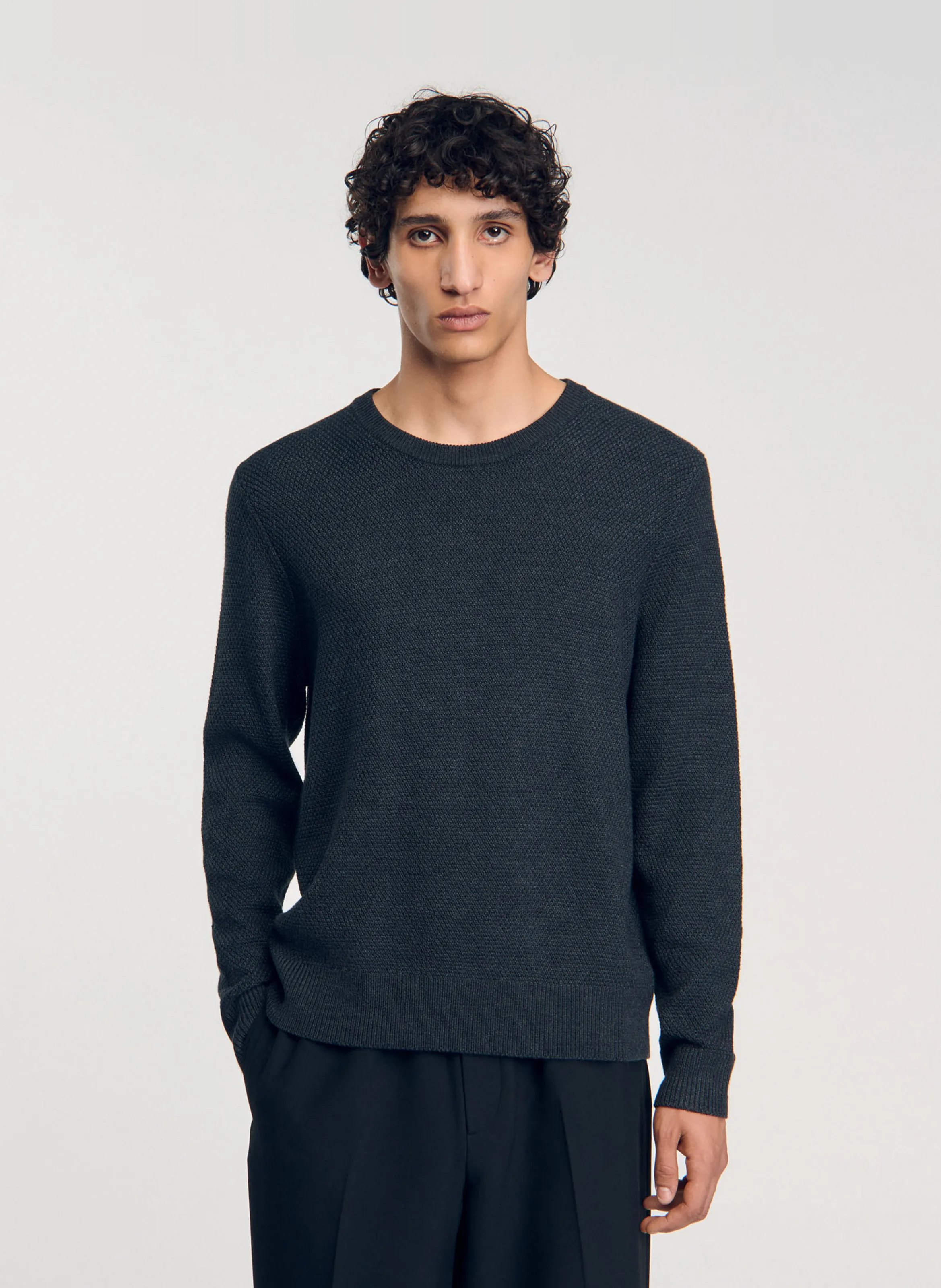 SANDRO Jersey cuello redondo de corte regular en mezcla de lana en gris