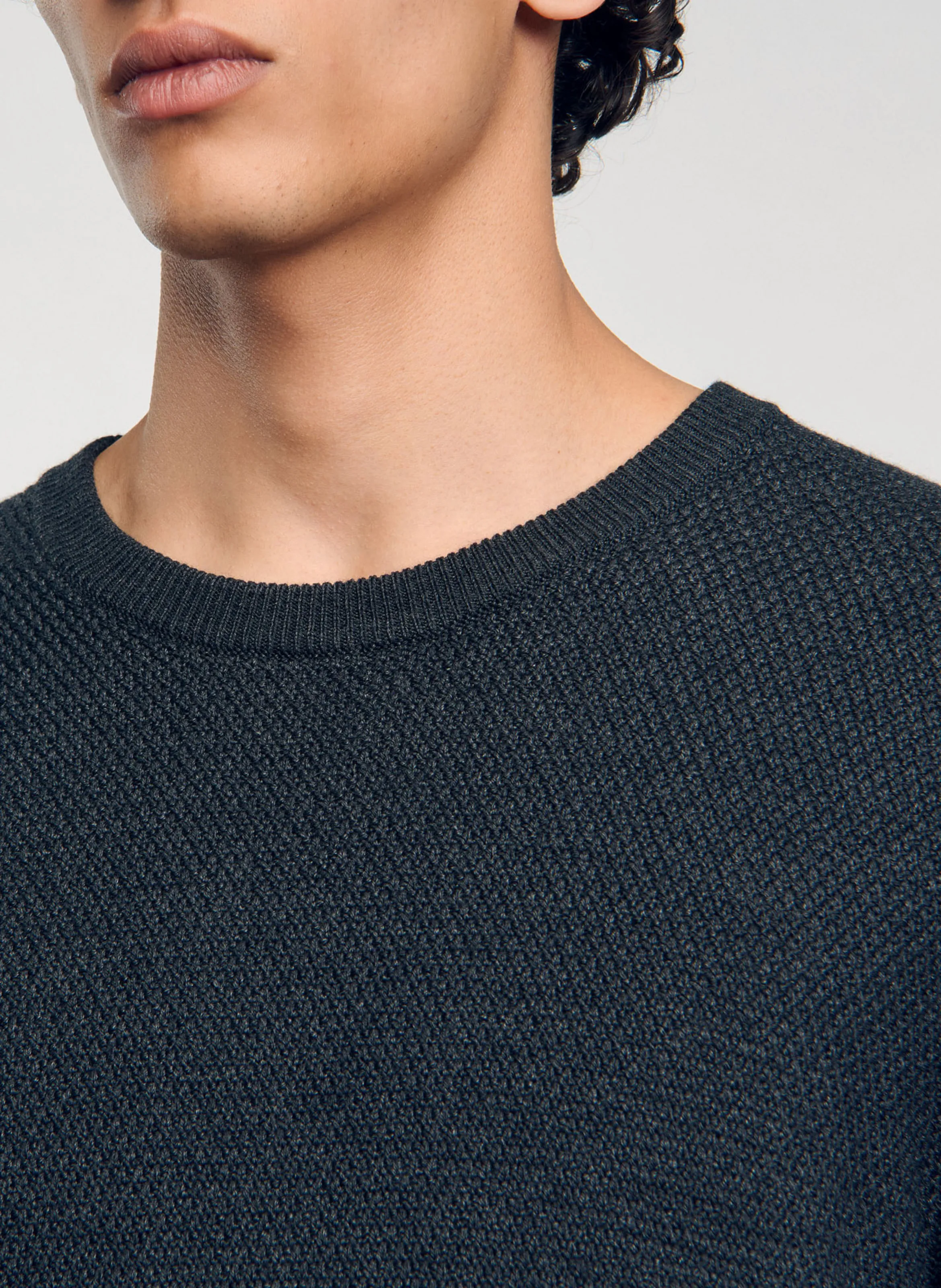 SANDRO Jersey cuello redondo de corte regular en mezcla de lana en gris