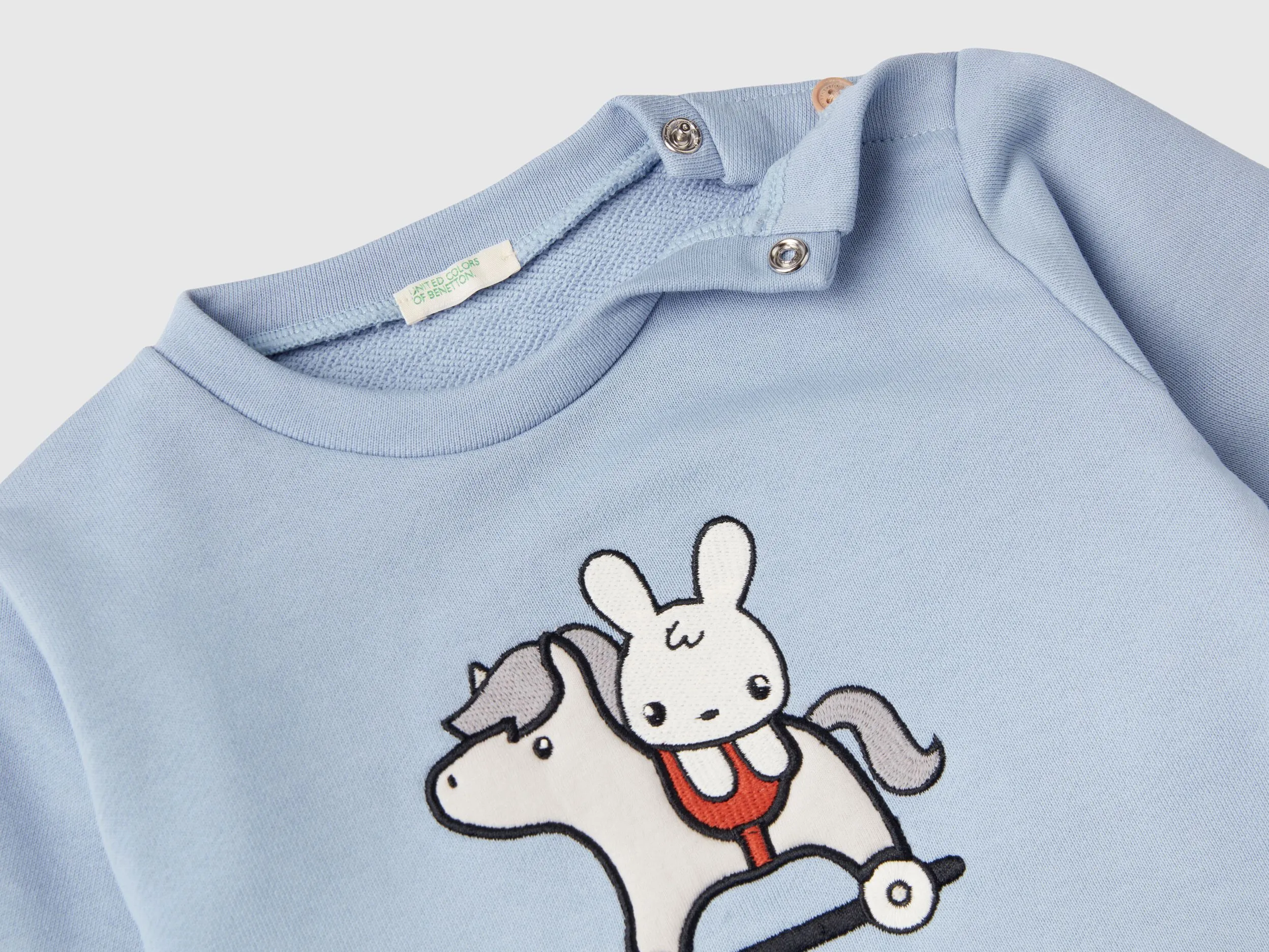 Sudadera con bordado de conejito