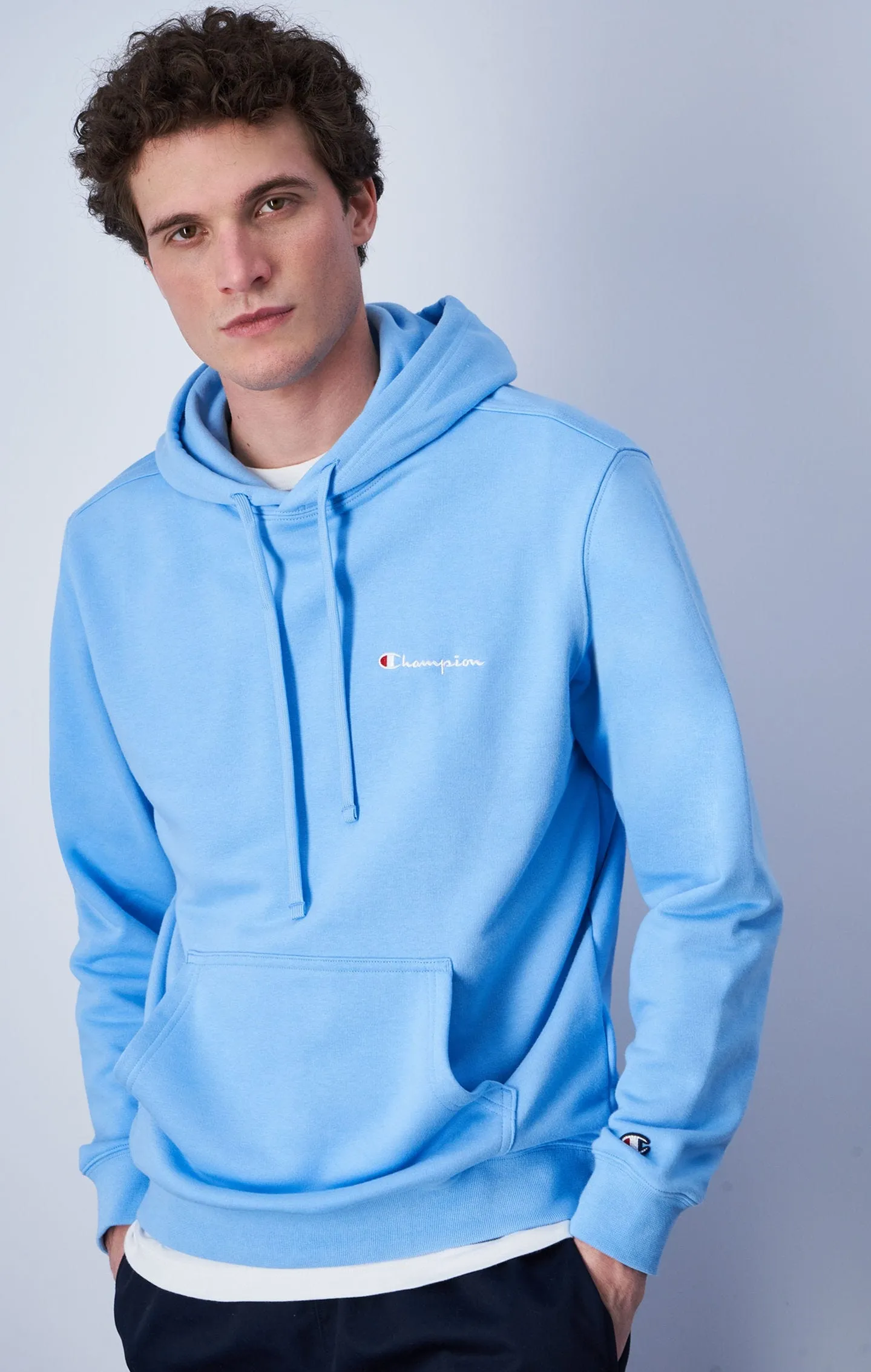 Sudadera con capucha y bordado de logotipo pequeño