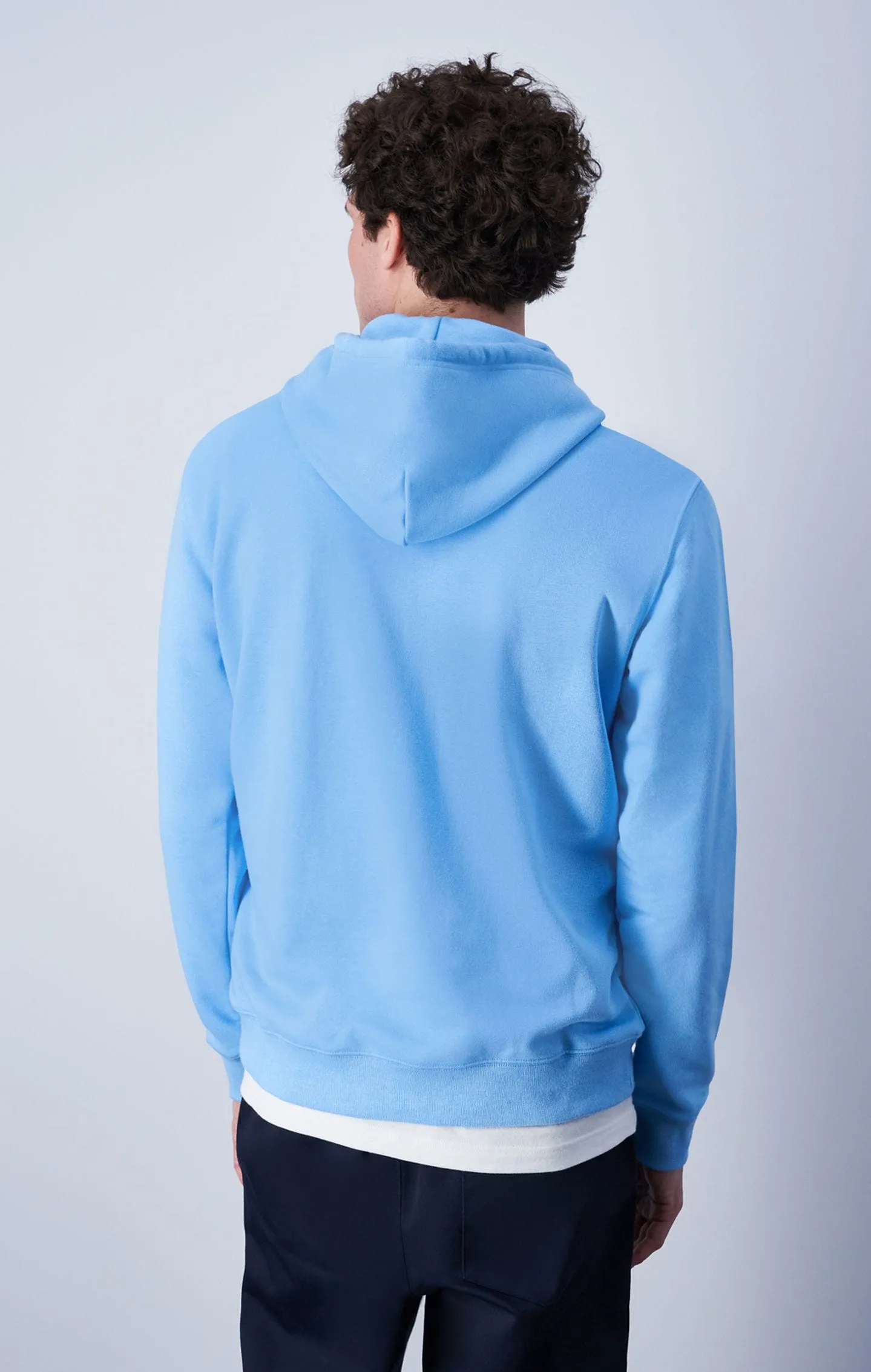 Sudadera con capucha y bordado de logotipo pequeño