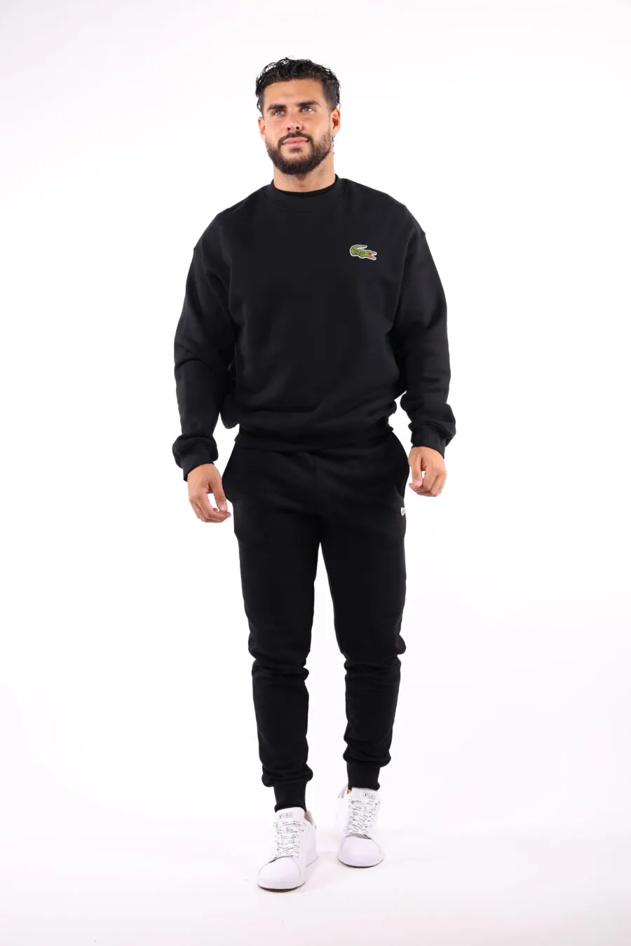 Sudadera negra con logo 