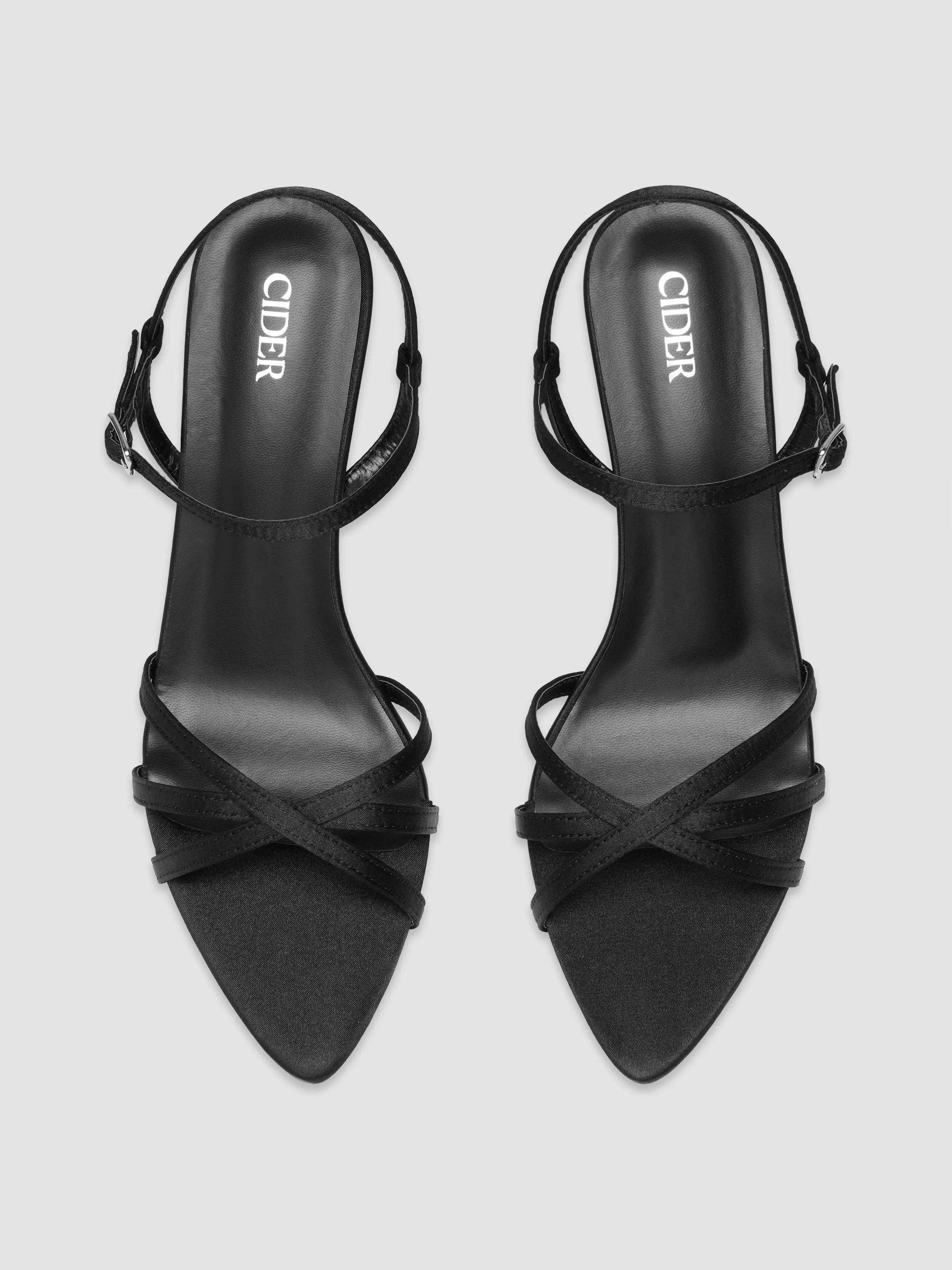 Tacones con correa trasera