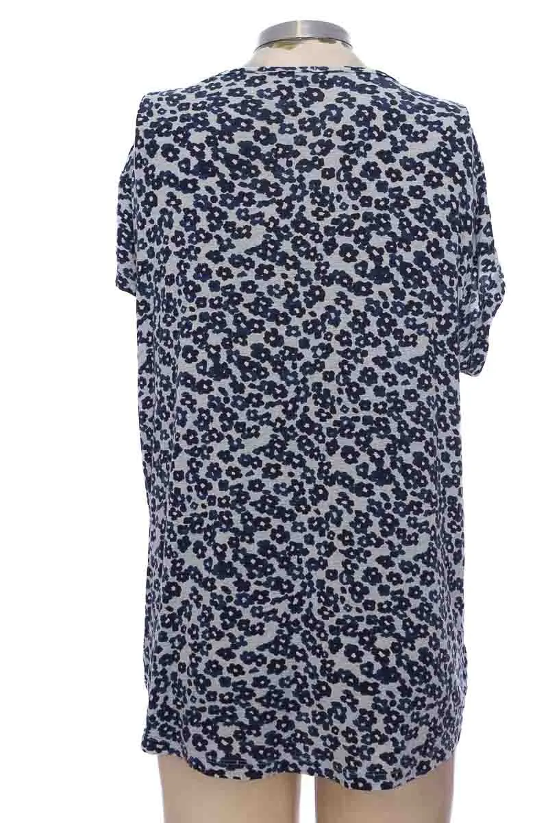 TOP / CAMISETA COLOR AZUL  PATPRIMO