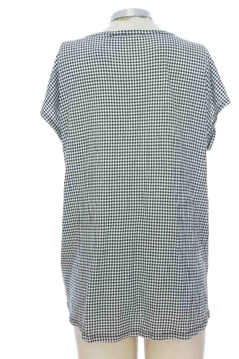 TOP / CAMISETA COLOR NEGRO  MICHAEL KORS