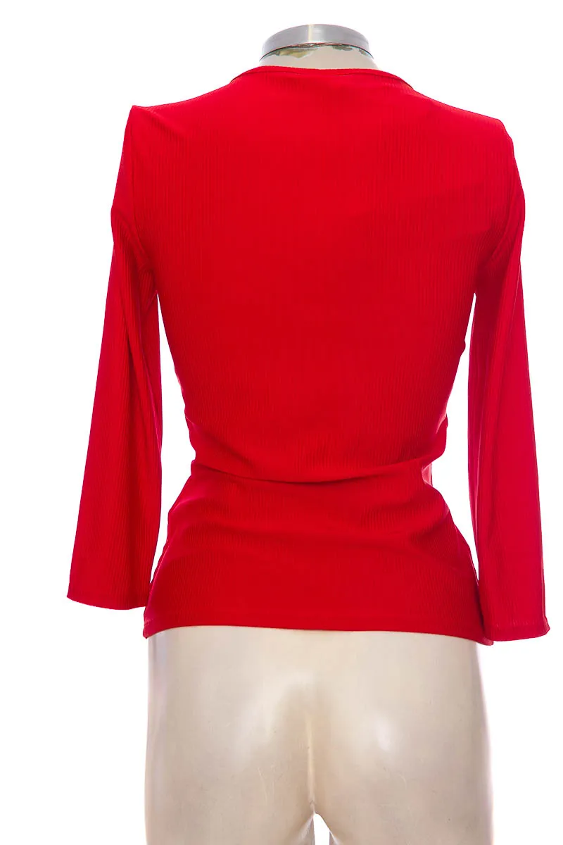 TOP / CAMISETA COLOR ROJO  STUDIO F