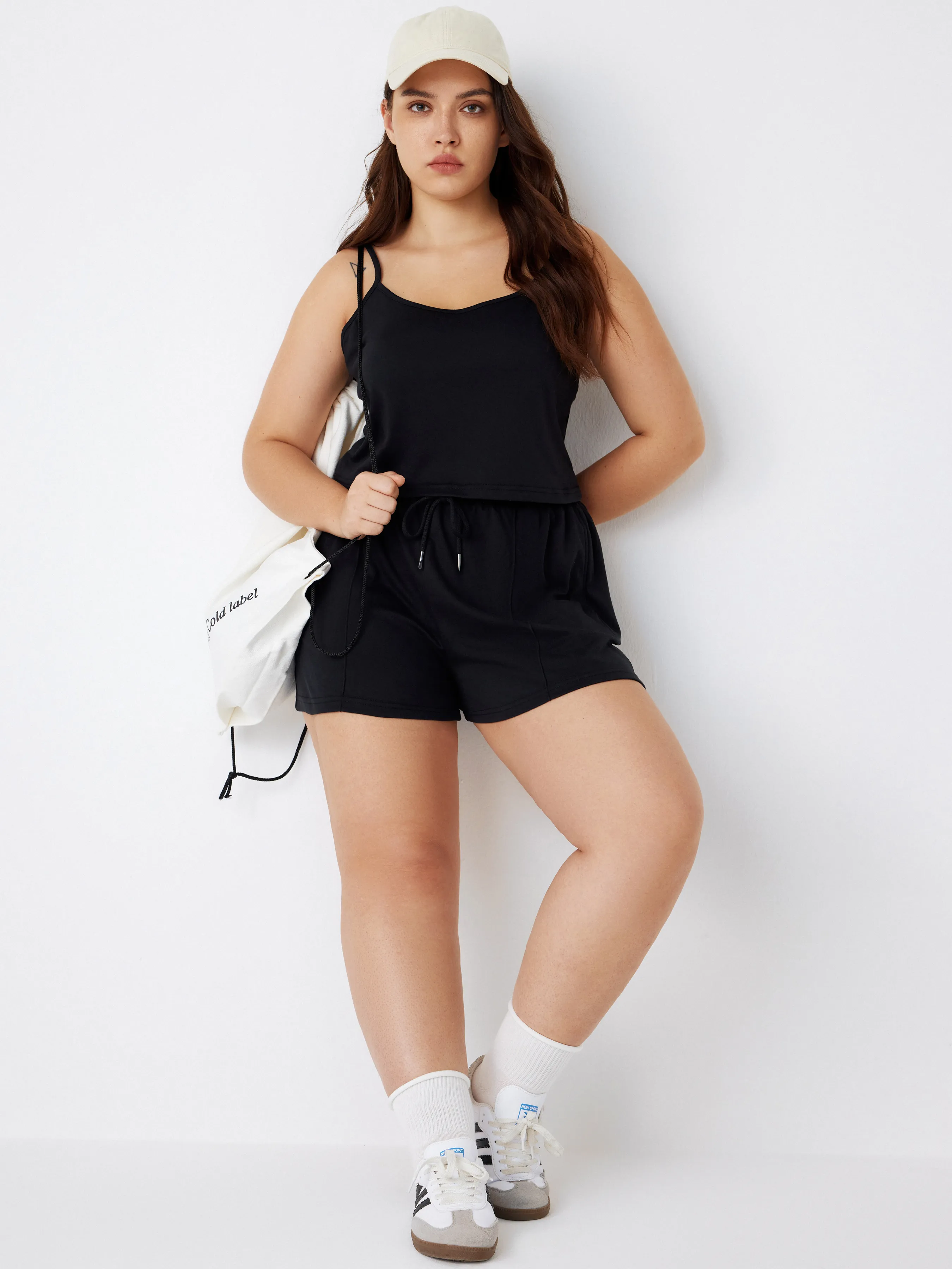 Top Cami Crop con escote en U y conjunto de shorts anchos con cordón ajustable Curvy