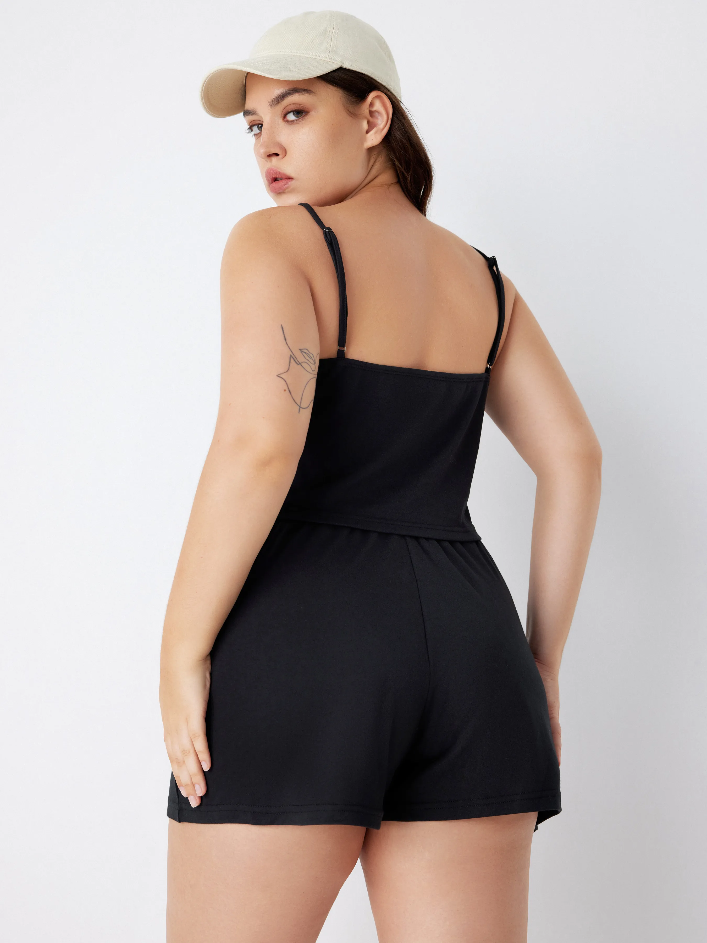 Top Cami Crop con escote en U y conjunto de shorts anchos con cordón ajustable Curvy