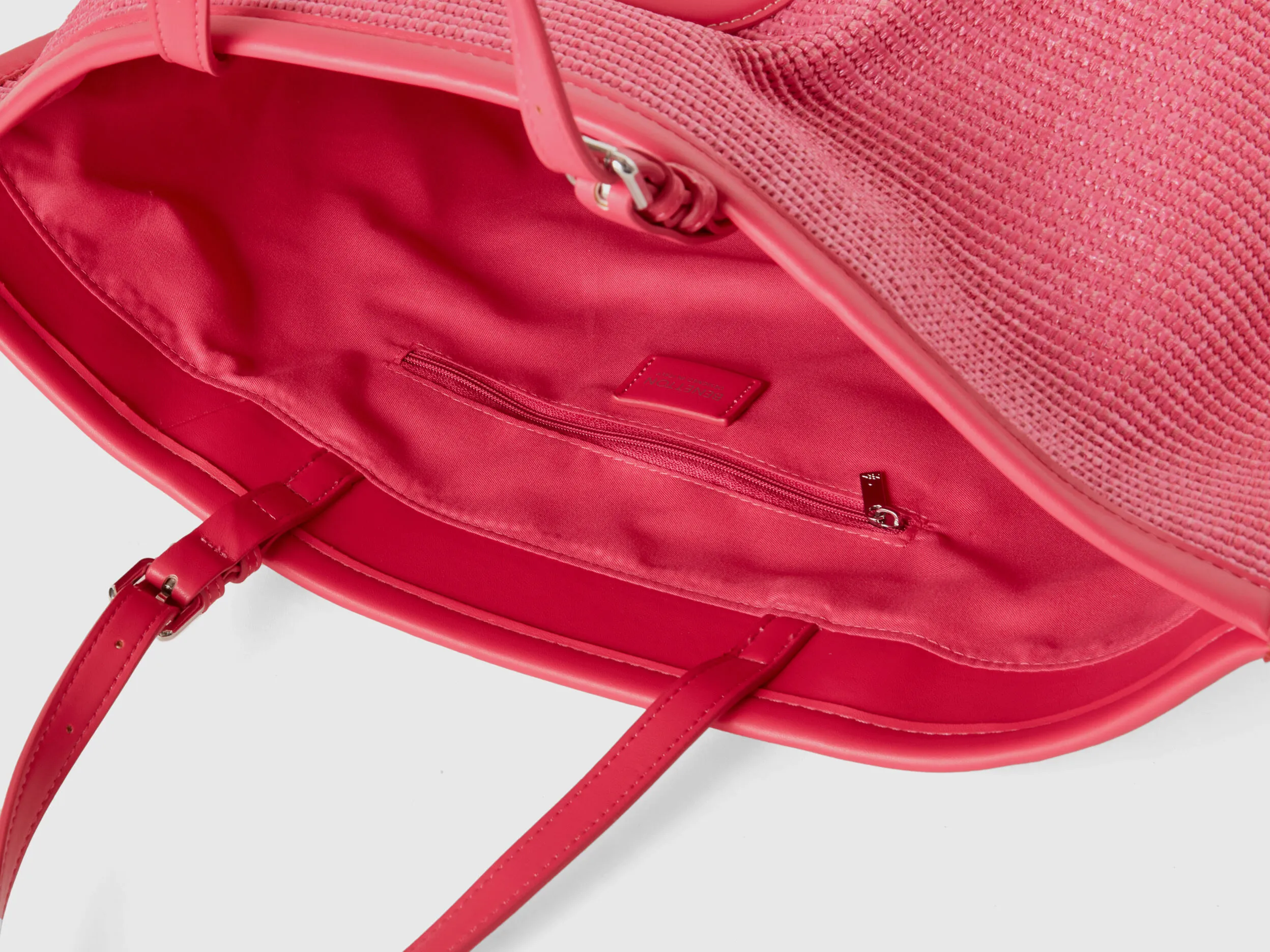 Tote bag fucsia con efecto rafia