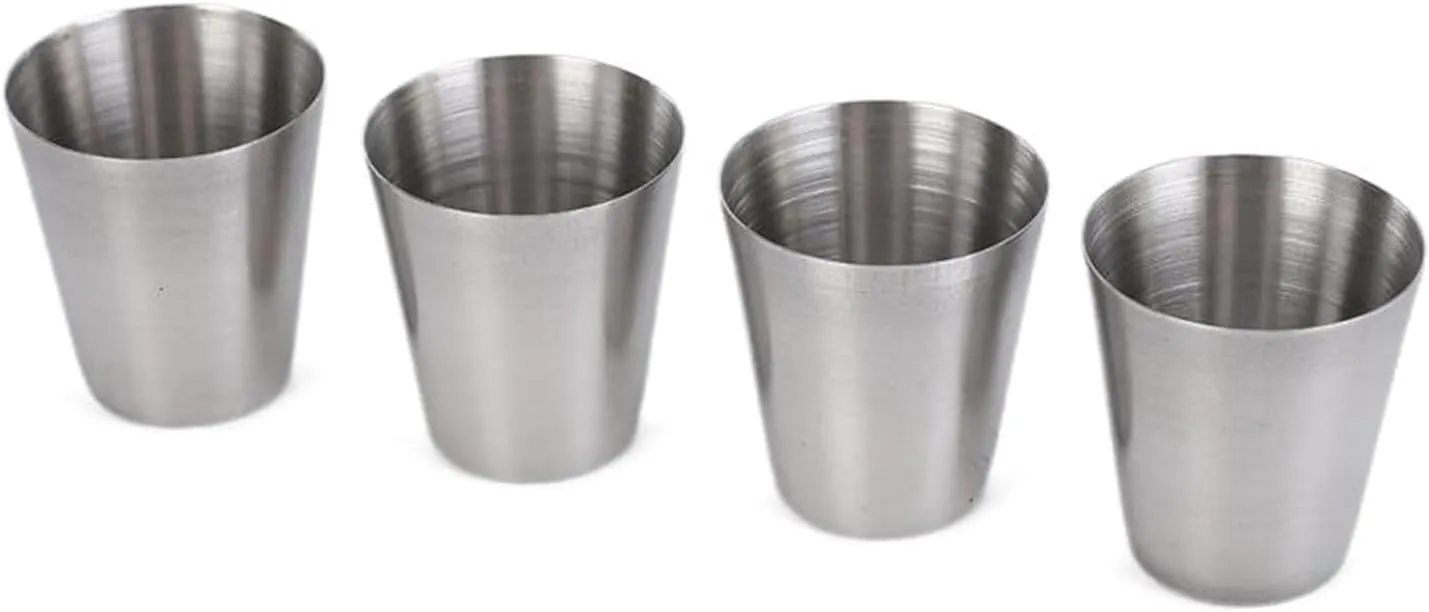 Vdaxvme Paquete de 4 vasos de chupito de acero inoxidable apilables para acampar y actividades al aire libre con piel sintética