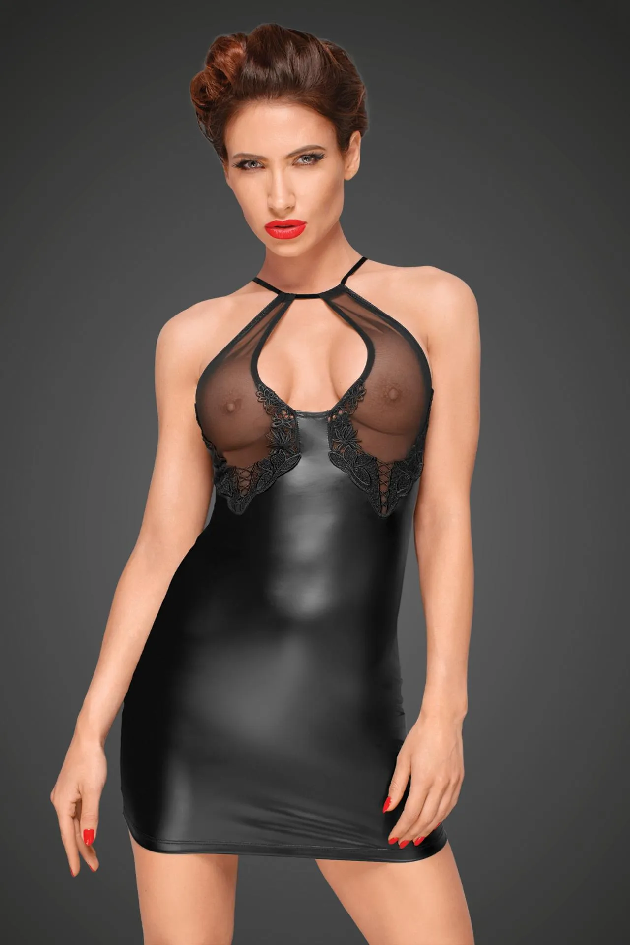 Vestido de cuero corto y apretado