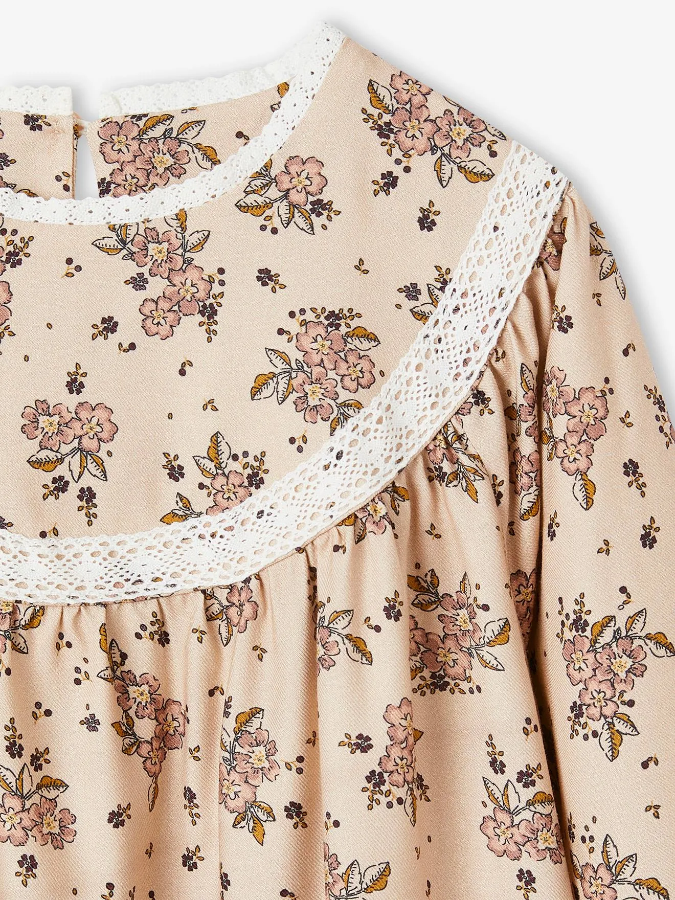 Vestido de flores para niña