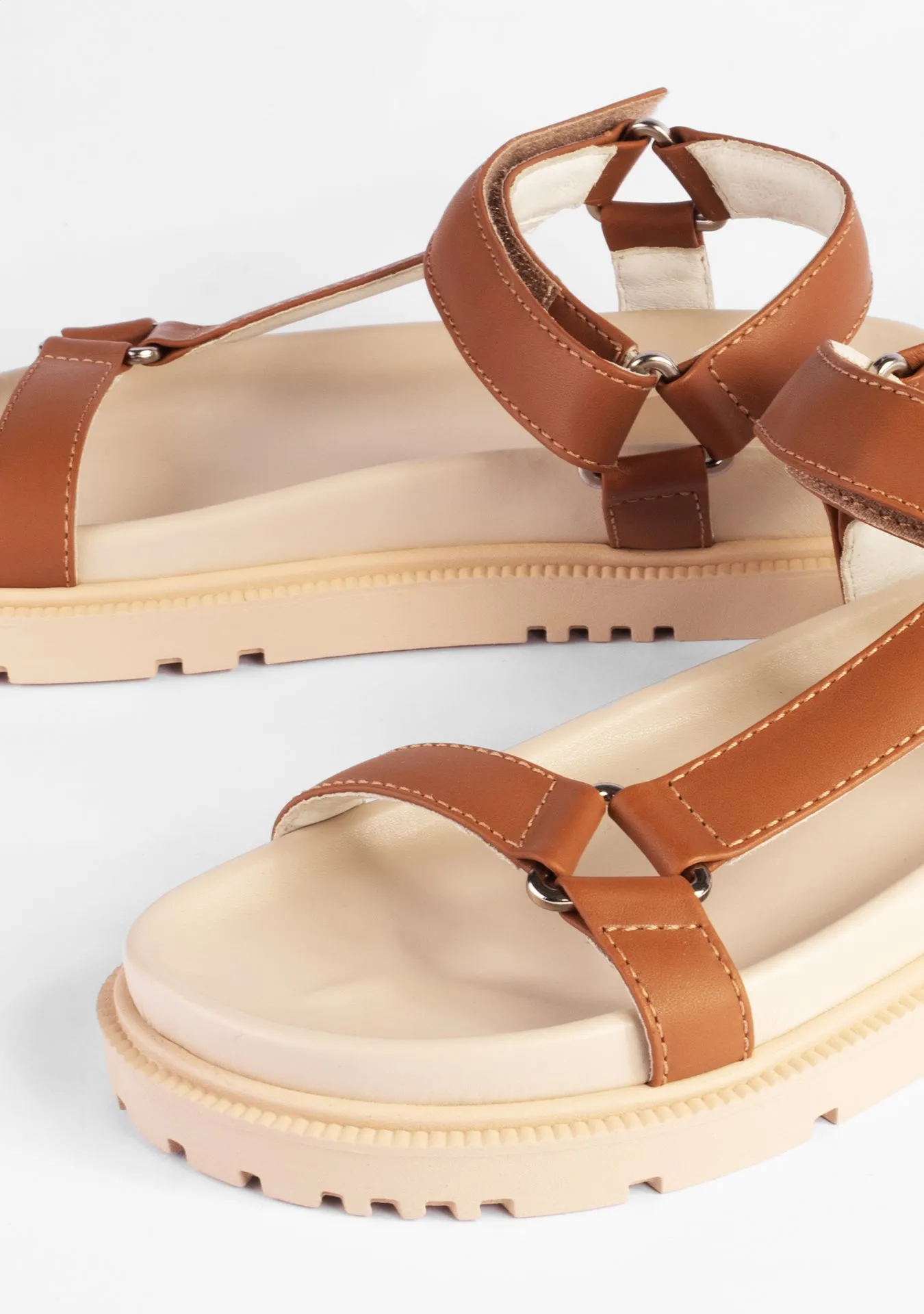 Vinci Shoes Morgan Camel Sandals