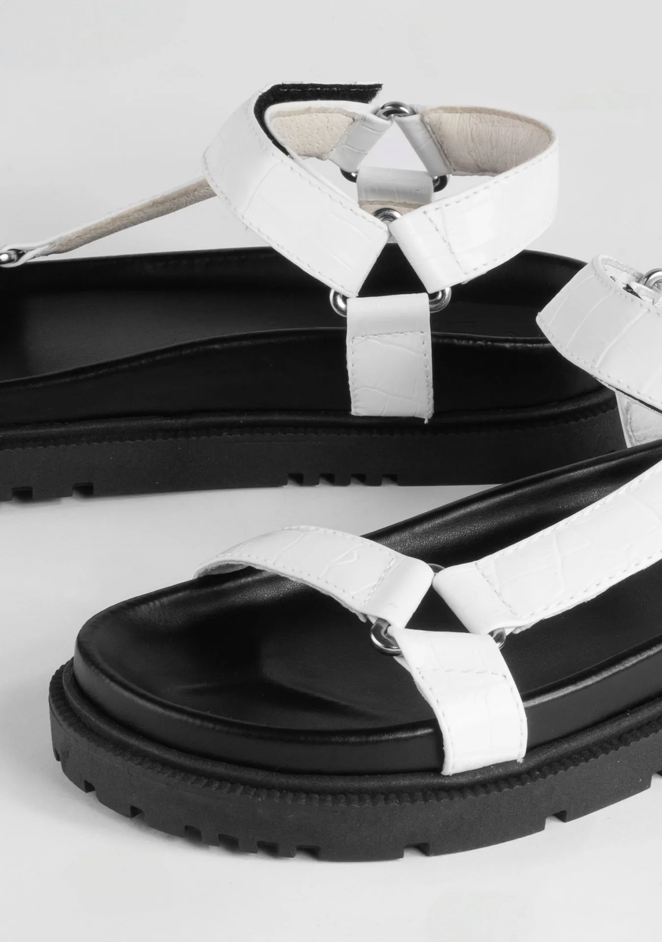 Vinci Shoes Morgan Croc Embossed White Sandals