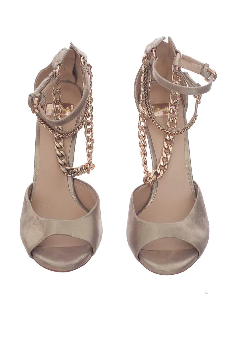 ZAPATOS COLOR DORADO  GUESS