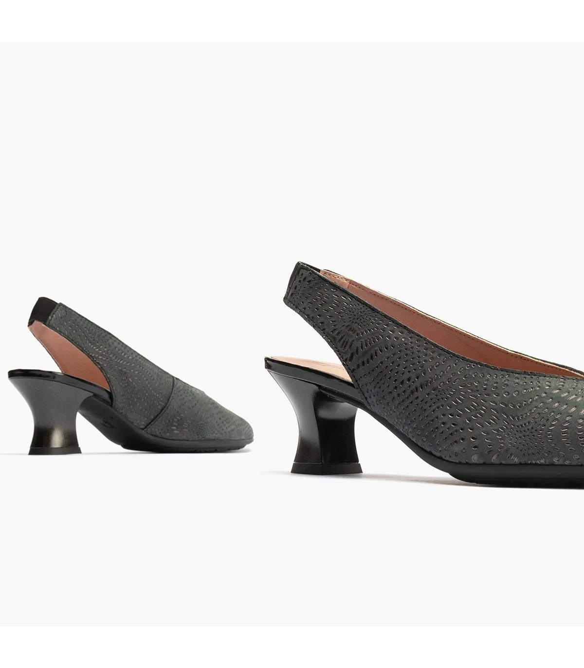Zapatos de salón de mujer destalonado en piel y tacón embud