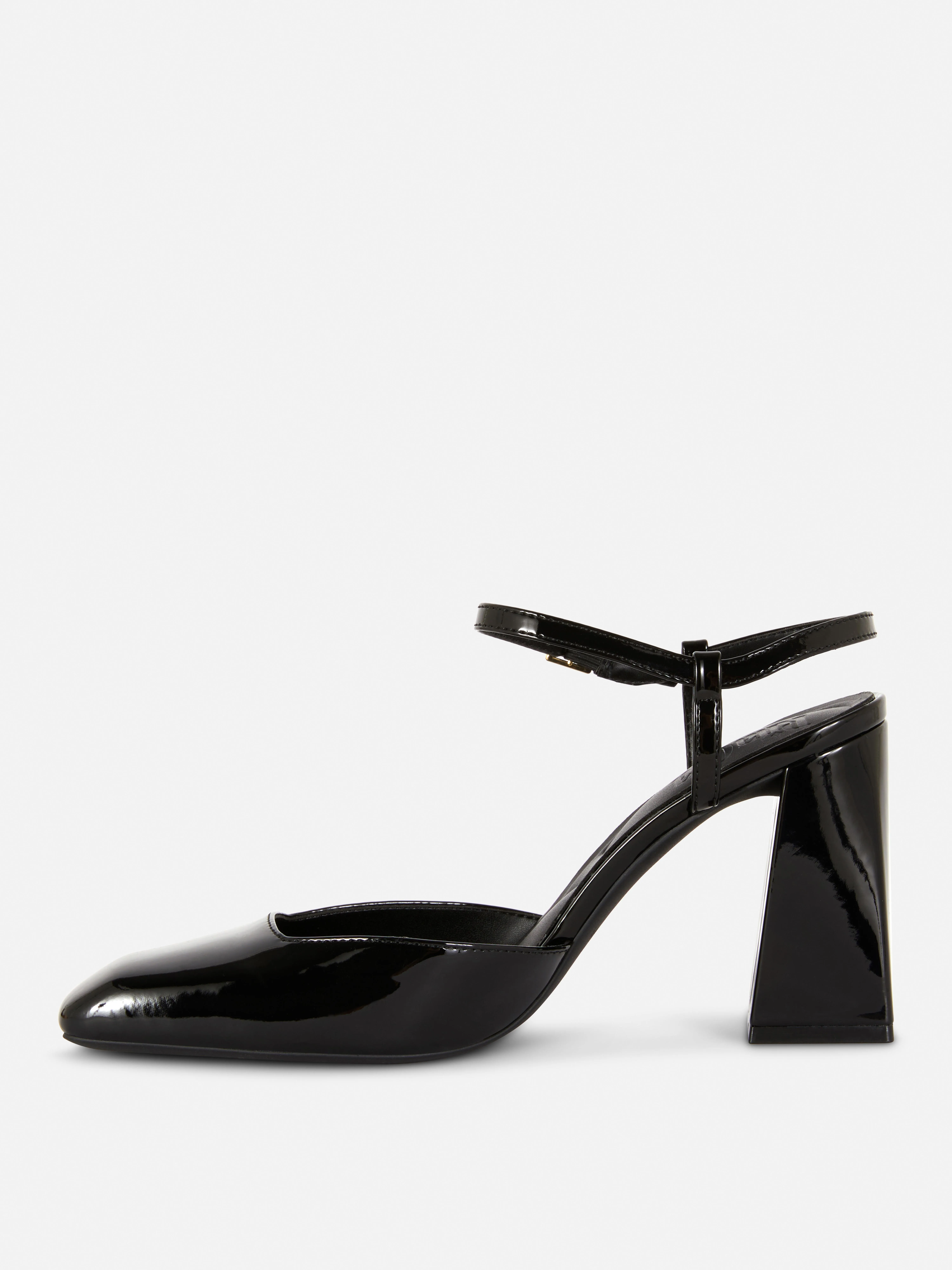 Zapatos de tacón grueso de charol de Rita Ora