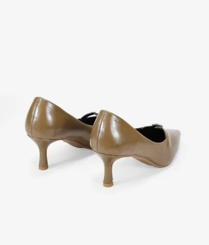 Zapatos de tacón taupe con hebilla 