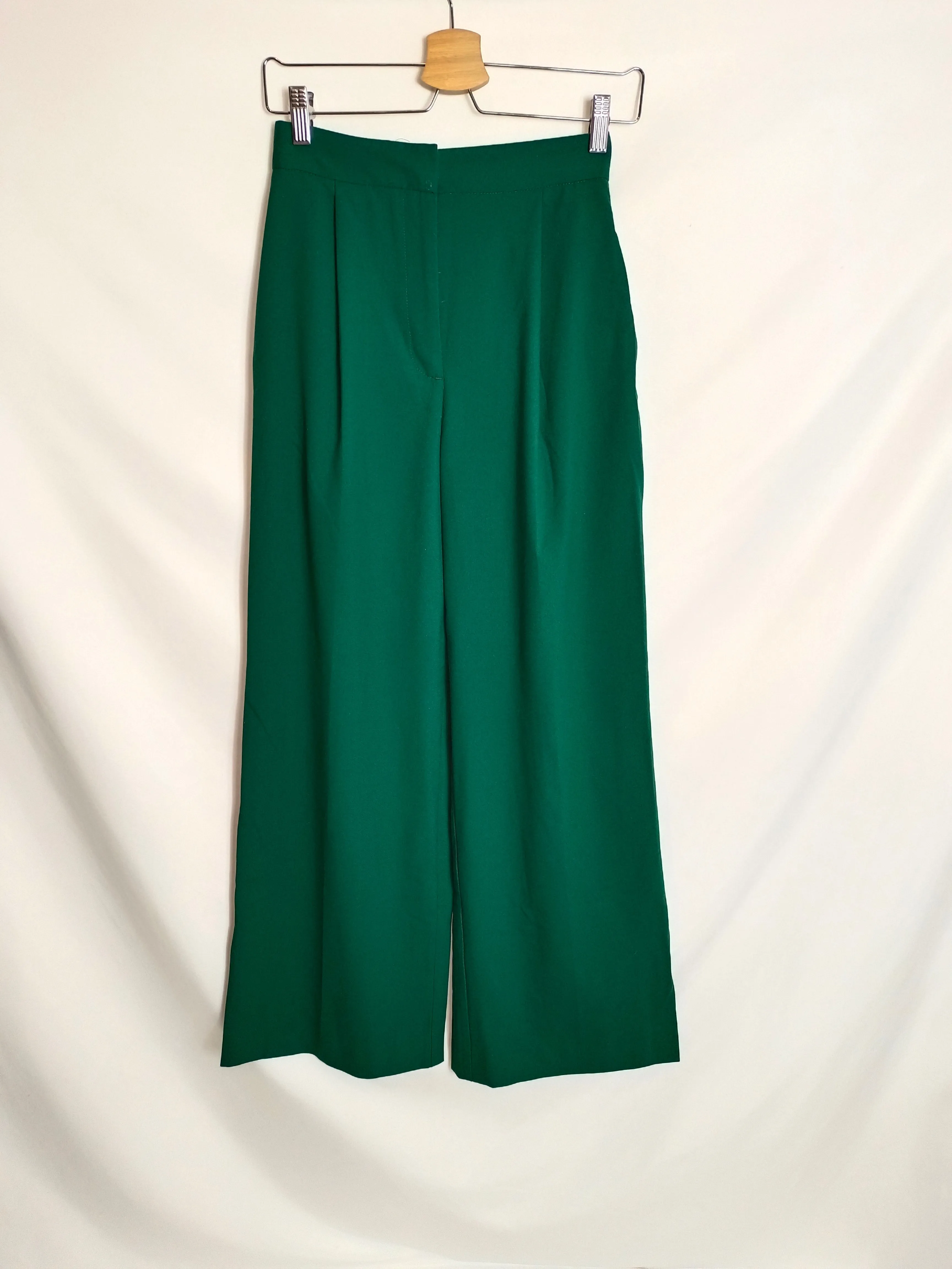 ZARA. Pantalón culotte verde T.xs